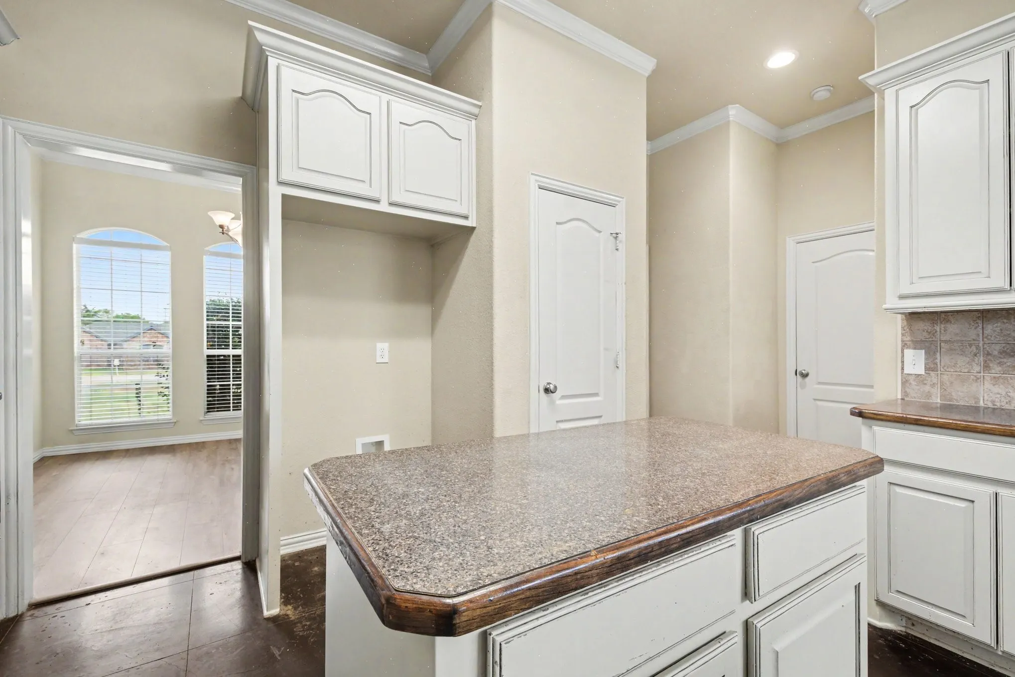 Single Family Residence For Sale in Ellis County , 5840 Deerfield Lane, Midlothian, Texas 76065, 3 Bedroom, 2 Bathroom, 2 Garage spaces, 2,179 Sqft, built in 2004, mls#21399849, Real Estate Agent in Midlothian, Homes For Sale in Ellis county, Homes For Sale in Midlothian, Realtor in Midlothian Texas, Real Estate Brokerage Independent Realty Texas, Luminita Cordes Realtor