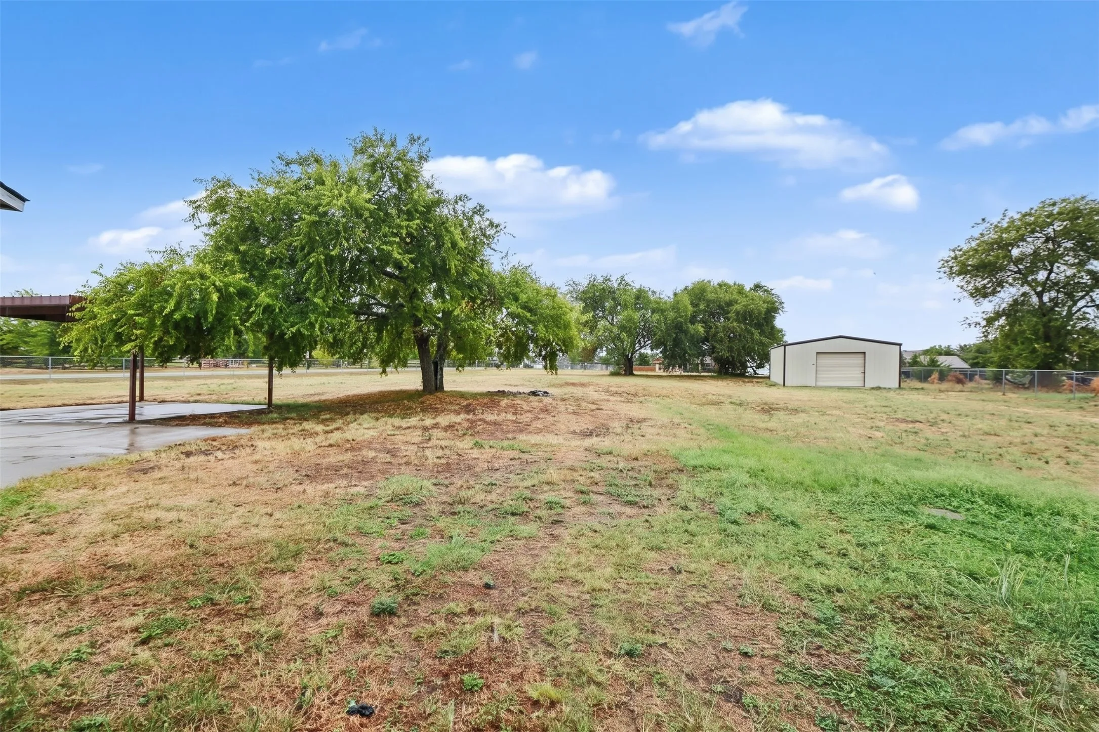 Single Family Residence For Sale in Ellis County , 5840 Deerfield Lane, Midlothian, Texas 76065, 3 Bedroom, 2 Bathroom, 2 Garage spaces, 2,179 Sqft, built in 2004, mls#21399849, Real Estate Agent in Midlothian, Homes For Sale in Ellis county, Homes For Sale in Midlothian, Realtor in Midlothian Texas, Real Estate Brokerage Independent Realty Texas, Luminita Cordes Realtor