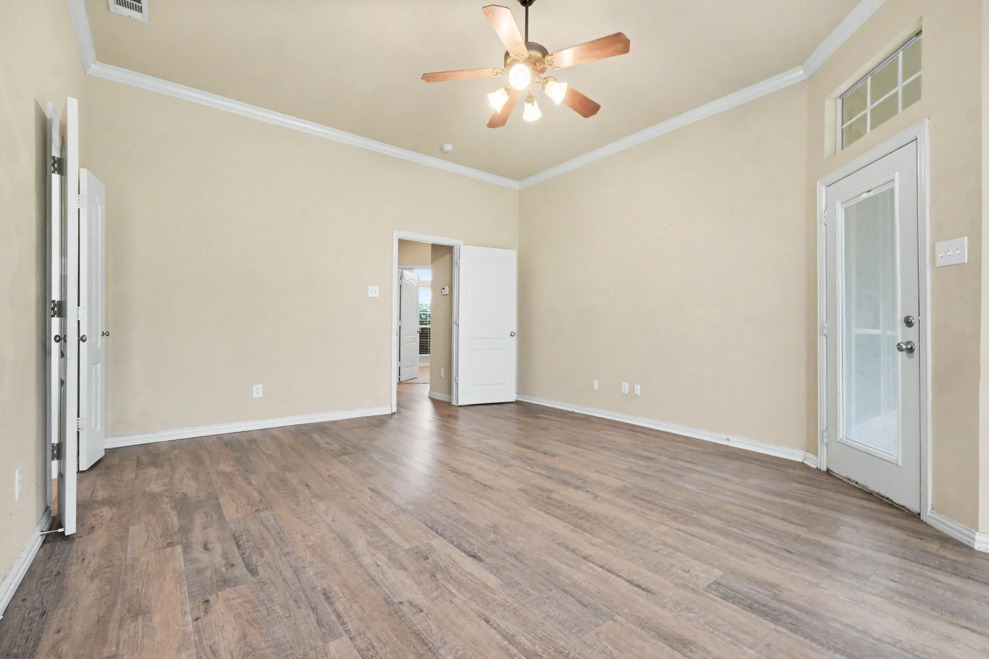 Single Family Residence For Sale in Ellis County , 5840 Deerfield Lane, Midlothian, Texas 76065, 3 Bedroom, 2 Bathroom, 2 Garage spaces, 2,179 Sqft, built in 2004, mls#21399849, Real Estate Agent in Midlothian, Homes For Sale in Ellis county, Homes For Sale in Midlothian, Realtor in Midlothian Texas, Real Estate Brokerage Independent Realty Texas, Luminita Cordes Realtor