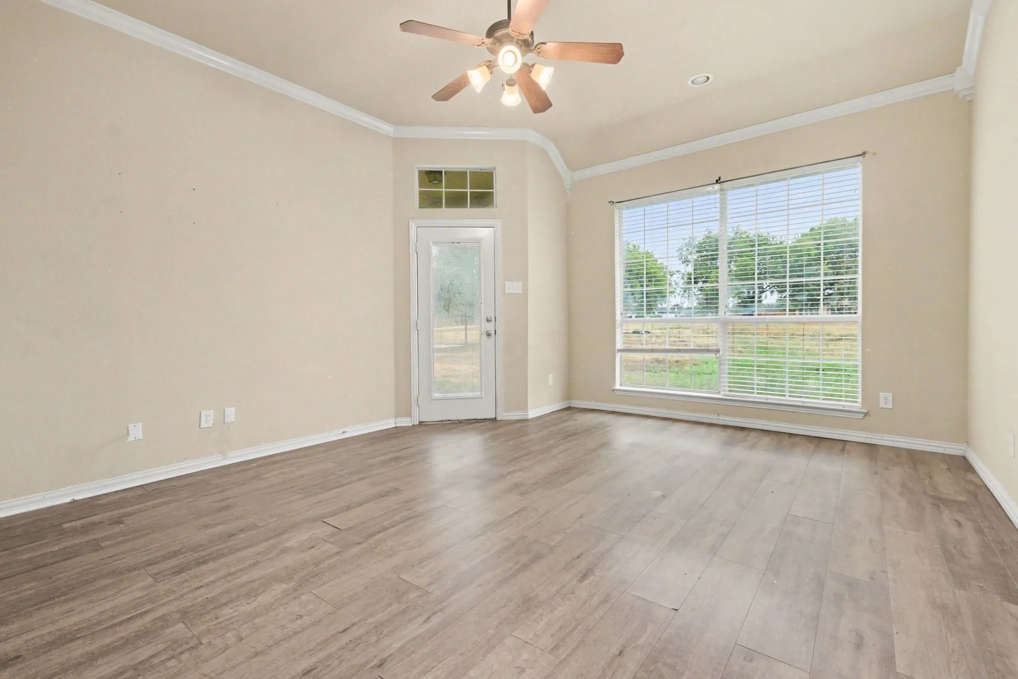Single Family Residence For Sale in Ellis County , 5840 Deerfield Lane, Midlothian, Texas 76065, 3 Bedroom, 2 Bathroom, 2 Garage spaces, 2,179 Sqft, built in 2004, mls#21399849, Real Estate Agent in Midlothian, Homes For Sale in Ellis county, Homes For Sale in Midlothian, Realtor in Midlothian Texas, Real Estate Brokerage Independent Realty Texas, Luminita Cordes Realtor