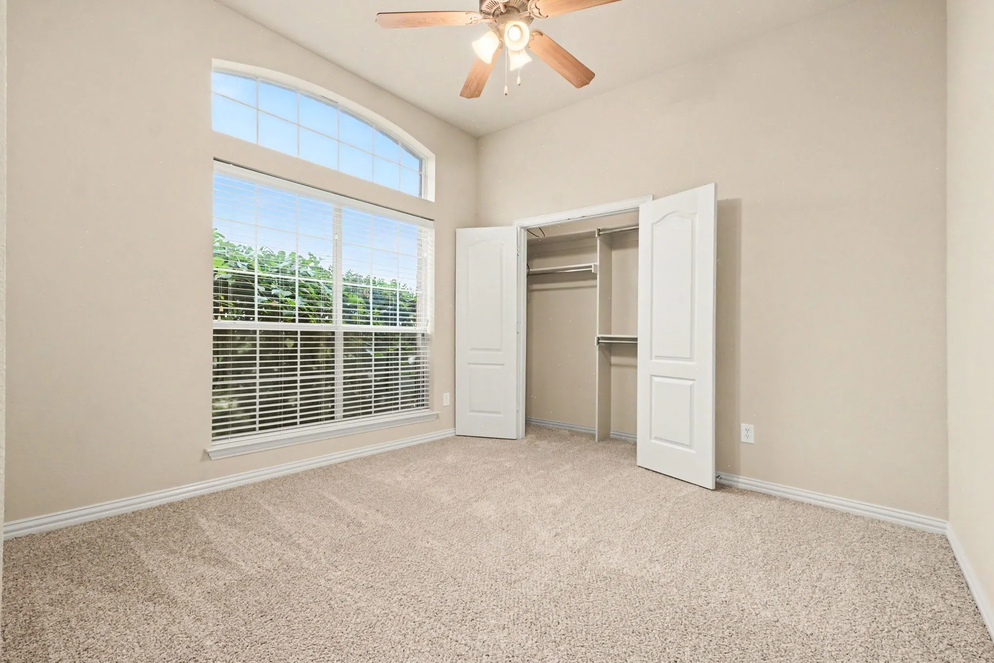 Single Family Residence For Sale in Ellis County , 5840 Deerfield Lane, Midlothian, Texas 76065, 3 Bedroom, 2 Bathroom, 2 Garage spaces, 2,179 Sqft, built in 2004, mls#21399849, Real Estate Agent in Midlothian, Homes For Sale in Ellis county, Homes For Sale in Midlothian, Realtor in Midlothian Texas, Real Estate Brokerage Independent Realty Texas, Luminita Cordes Realtor