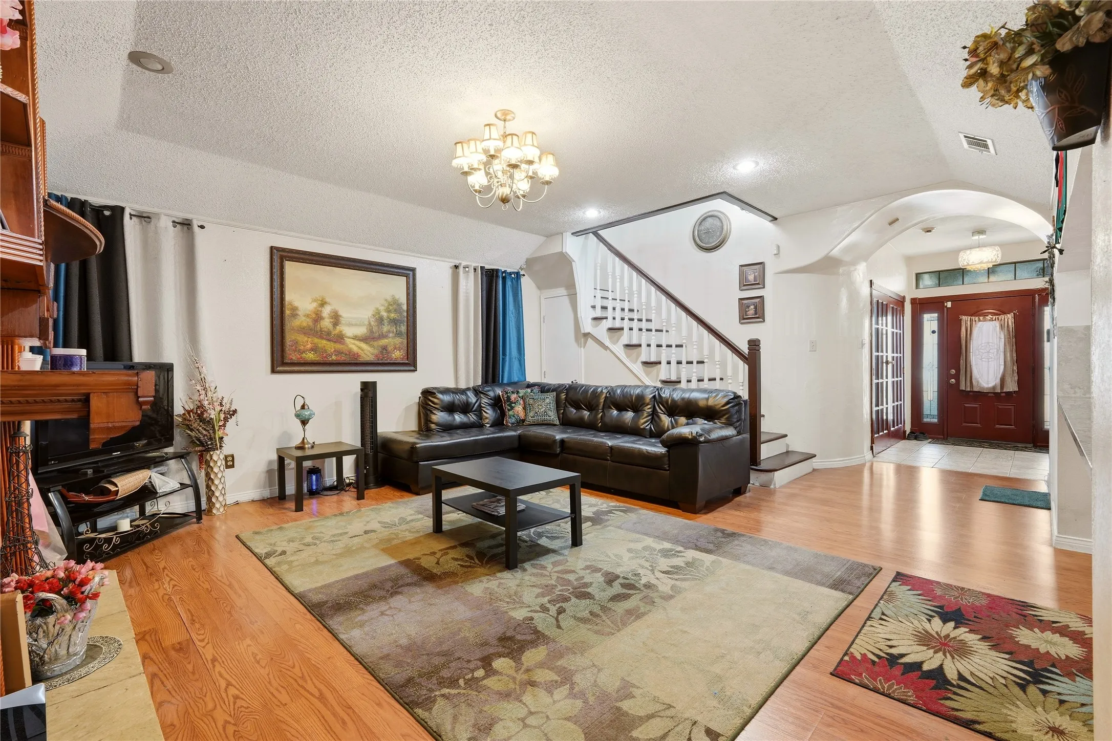 Single Family Residence For Sale in Tarrant County , 4201 Briar Hill Drive, Grand Prairie, Texas 75052, 3 Bedroom, 4 Bathroom, 2 Garage spaces, 2,800 Sqft, built in 1987, mls#21402471, Real Estate Agent in Grand Prairie, Homes For Sale in Tarrant county, Homes For Sale in Grand Prairie, Realtor in Grand Prairie Texas, Real Estate Brokerage Independent Realty Texas, Luminita Cordes Realtor