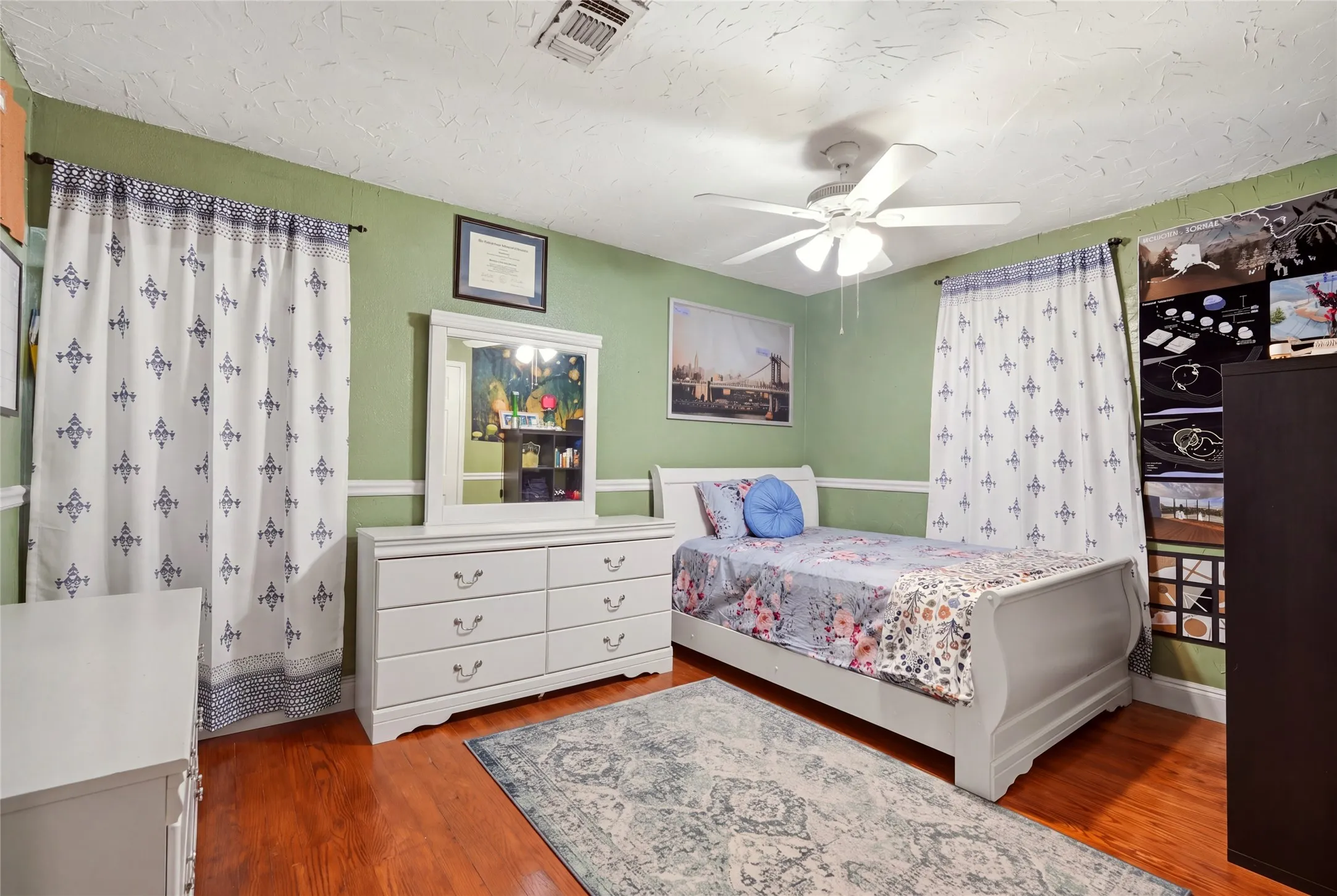 Single Family Residence For Sale in Tarrant County , 4201 Briar Hill Drive, Grand Prairie, Texas 75052, 3 Bedroom, 4 Bathroom, 2 Garage spaces, 2,800 Sqft, built in 1987, mls#21402471, Real Estate Agent in Grand Prairie, Homes For Sale in Tarrant county, Homes For Sale in Grand Prairie, Realtor in Grand Prairie Texas, Real Estate Brokerage Independent Realty Texas, Luminita Cordes Realtor