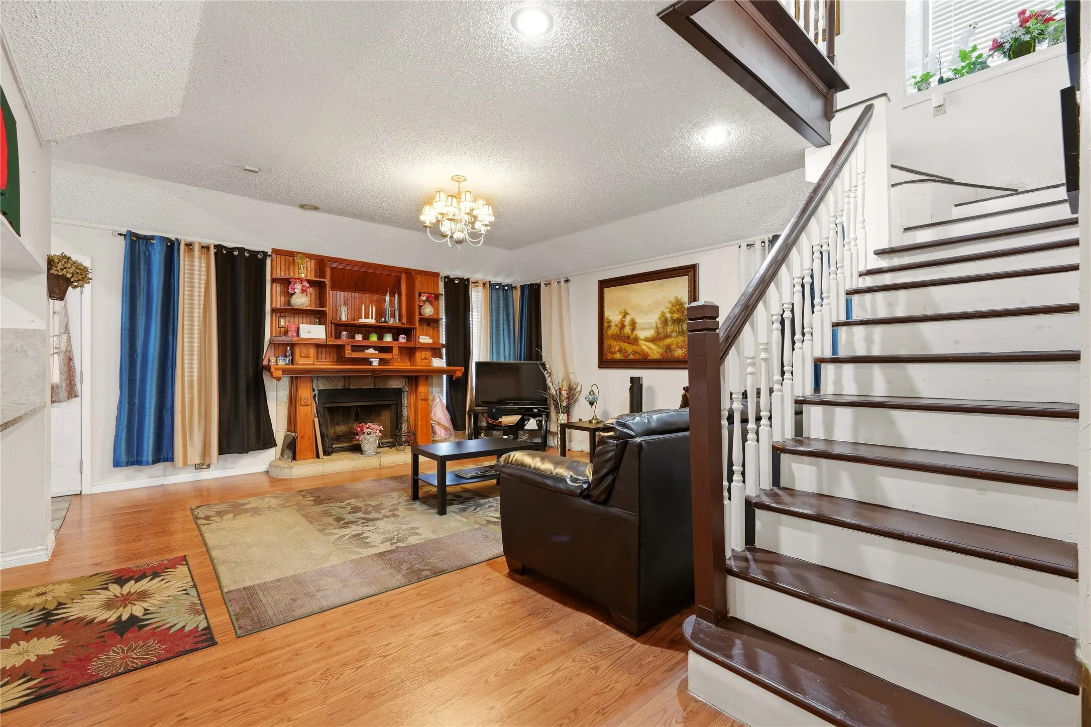 Single Family Residence For Sale in Tarrant County , 4201 Briar Hill Drive, Grand Prairie, Texas 75052, 3 Bedroom, 4 Bathroom, 2 Garage spaces, 2,800 Sqft, built in 1987, mls#21402471, Real Estate Agent in Grand Prairie, Homes For Sale in Tarrant county, Homes For Sale in Grand Prairie, Realtor in Grand Prairie Texas, Real Estate Brokerage Independent Realty Texas, Luminita Cordes Realtor