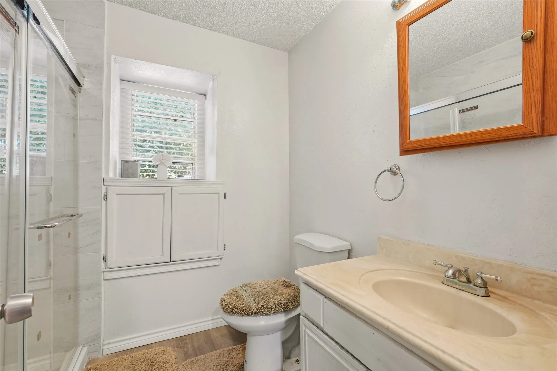 Single Family Residence For Sale in Tarrant County , 4201 Briar Hill Drive, Grand Prairie, Texas 75052, 3 Bedroom, 4 Bathroom, 2 Garage spaces, 2,800 Sqft, built in 1987, mls#21402471, Real Estate Agent in Grand Prairie, Homes For Sale in Tarrant county, Homes For Sale in Grand Prairie, Realtor in Grand Prairie Texas, Real Estate Brokerage Independent Realty Texas, Luminita Cordes Realtor