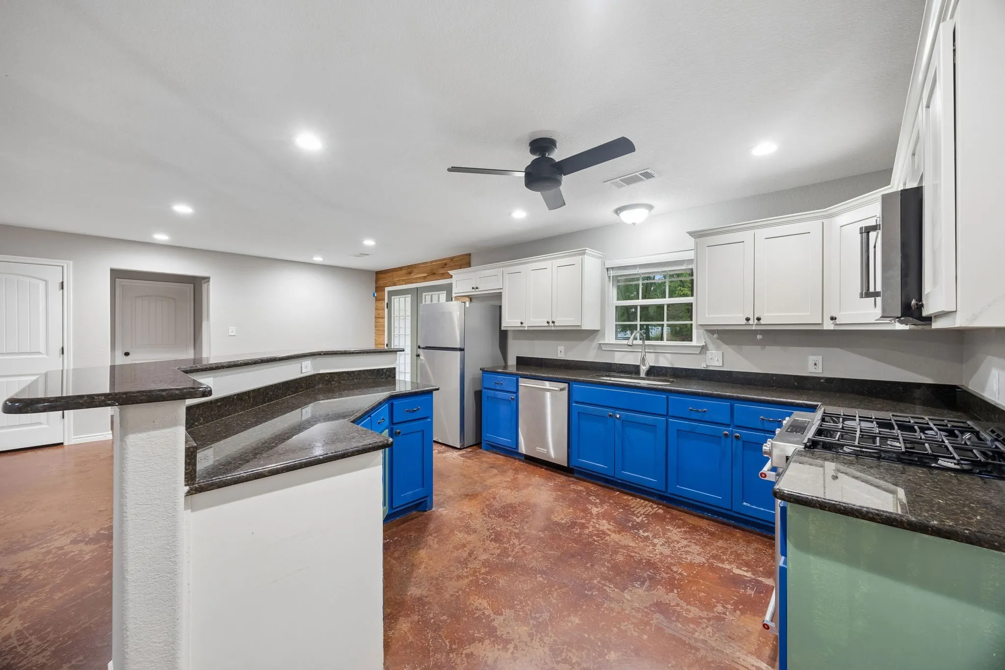 Single Family Residence For Sale in Wise County , 1382 Rogers Road, Newark, Texas 76071, 3 Bedroom, 2 Bathroom, 4 Garage spaces, 1,941 Sqft, built in 2016, mls#21402244, Real Estate Agent in Newark, Homes For Sale in Wise county, Homes For Sale in Newark, Realtor in Newark Texas, Real Estate Brokerage Independent Realty Texas, Luminita Cordes Realtor