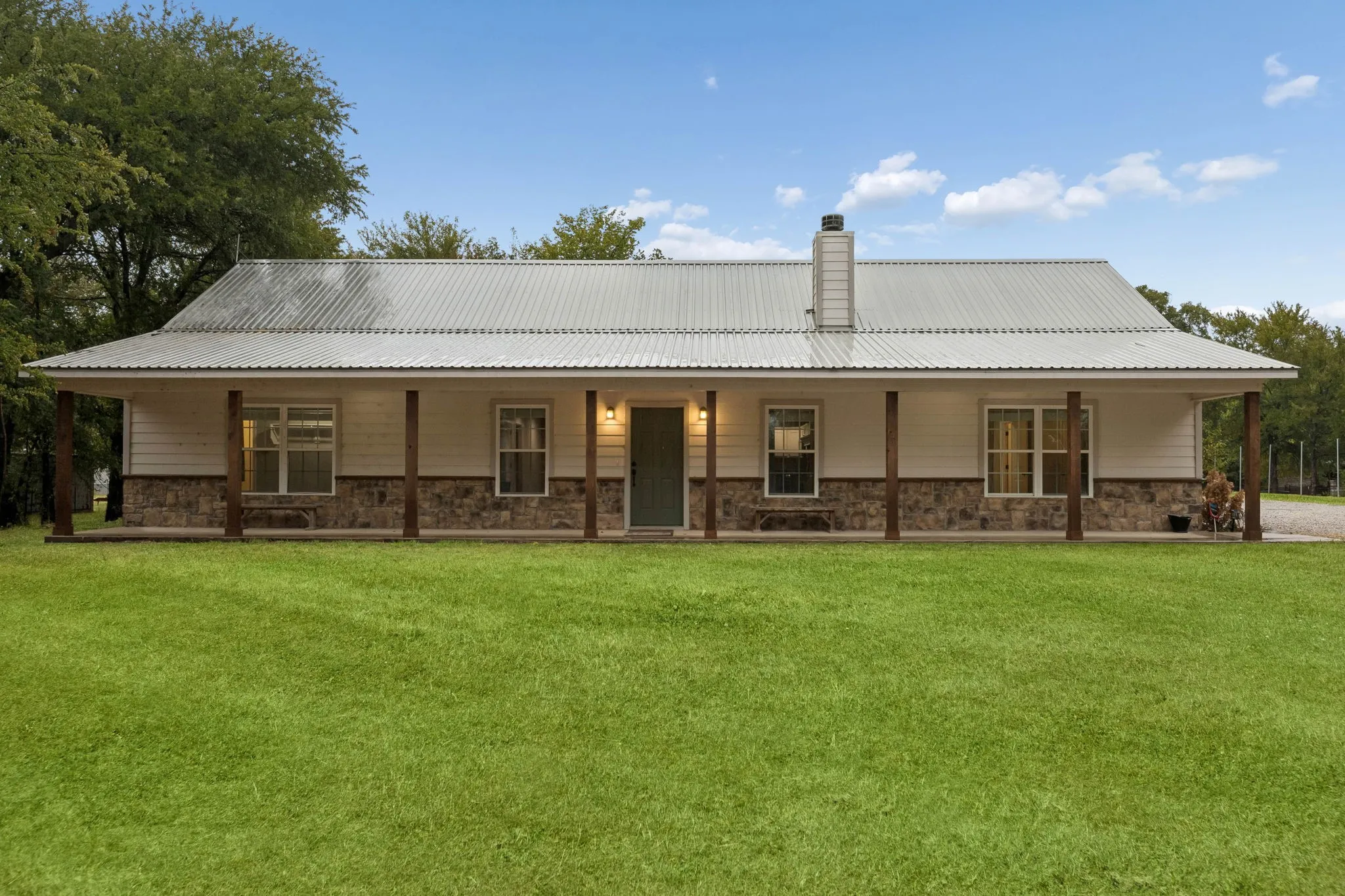 Single Family Residence For Sale in Wise County , 1382 Rogers Road, Newark, Texas 76071, 3 Bedroom, 2 Bathroom, 4 Garage spaces, 1,941 Sqft, built in 2016, mls#21402244, Real Estate Agent in Newark, Homes For Sale in Wise county, Homes For Sale in Newark, Realtor in Newark Texas, Real Estate Brokerage Independent Realty Texas, Luminita Cordes Realtor