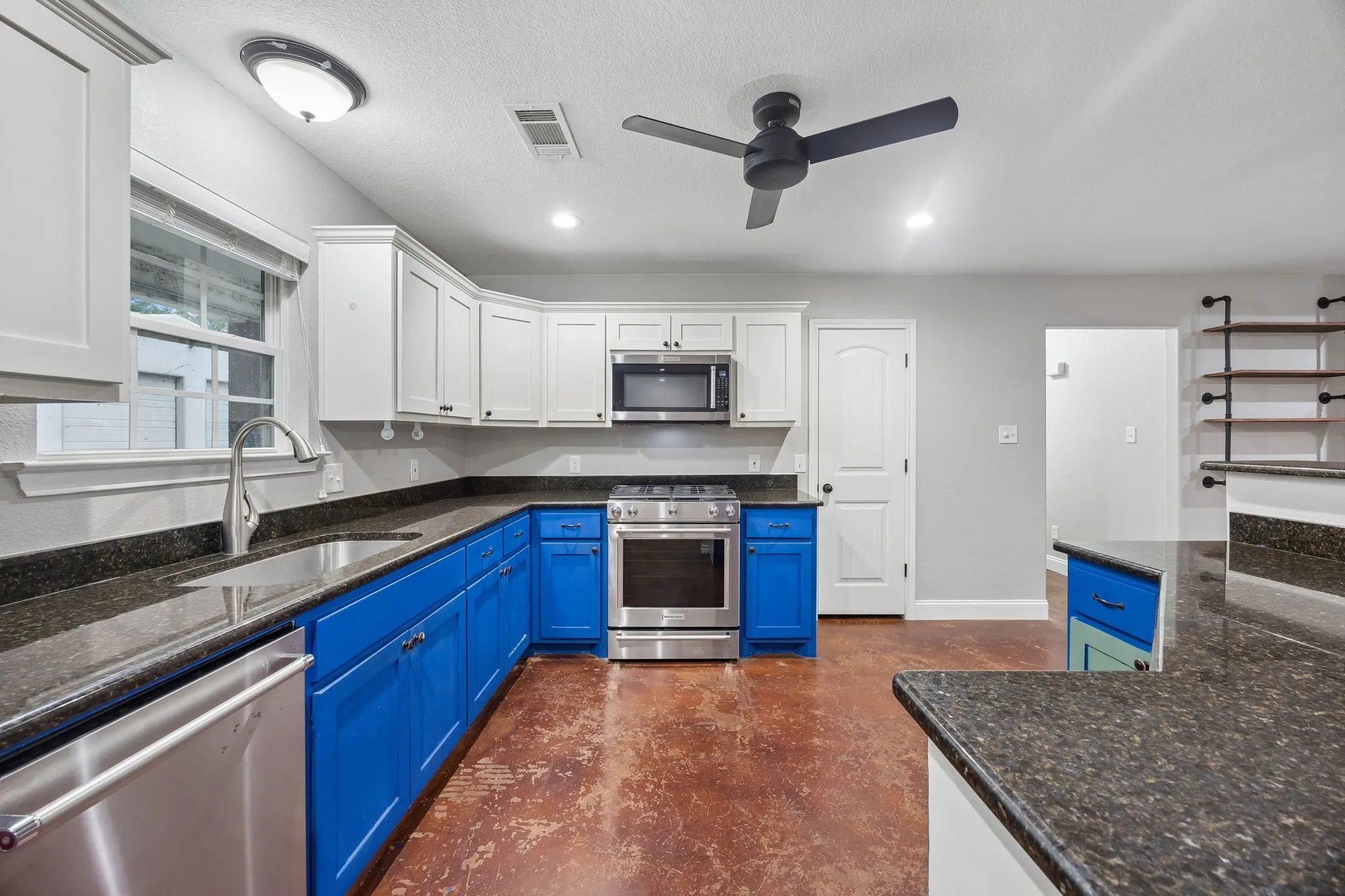Single Family Residence For Sale in Wise County , 1382 Rogers Road, Newark, Texas 76071, 3 Bedroom, 2 Bathroom, 4 Garage spaces, 1,941 Sqft, built in 2016, mls#21402244, Real Estate Agent in Newark, Homes For Sale in Wise county, Homes For Sale in Newark, Realtor in Newark Texas, Real Estate Brokerage Independent Realty Texas, Luminita Cordes Realtor