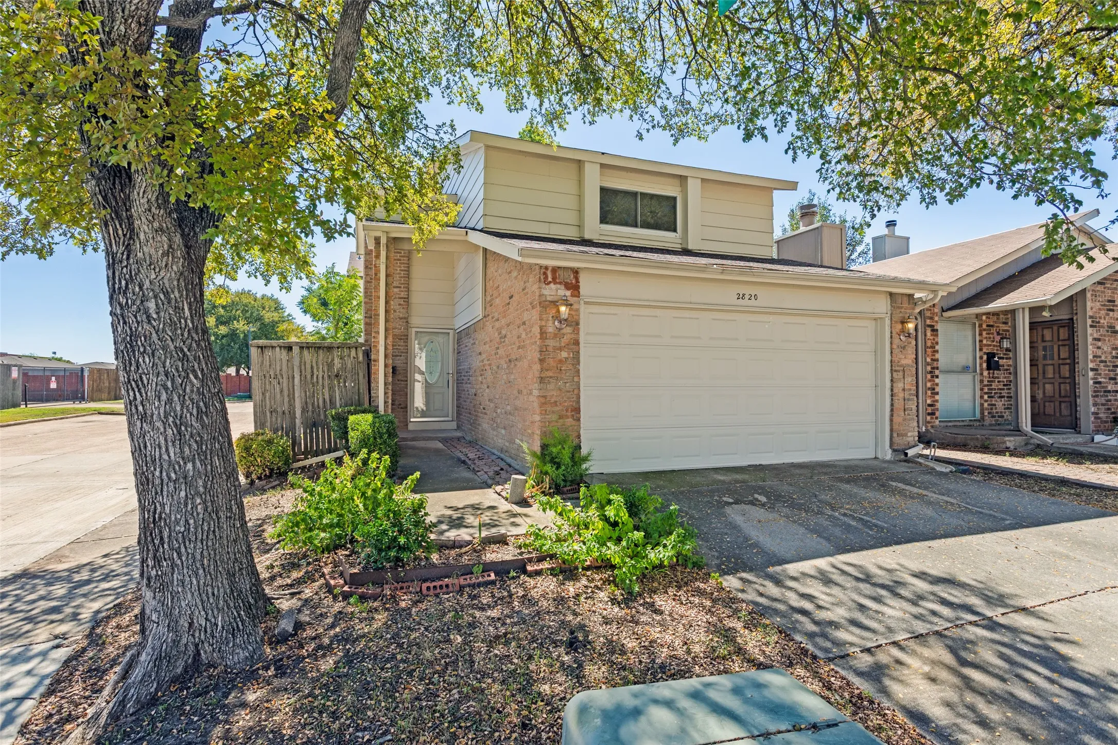 Single Family Residence For Sale in Dallas County , 2820 Southern Cross Drive, Garland, Texas 75044, 3 Bedroom, 3 Bathroom, 2 Garage spaces, 1,382 Sqft, built in 1978, mls#21402480, Real Estate Agent in Garland, Homes For Sale in Dallas county, Homes For Sale in Garland, Realtor in Garland Texas, Real Estate Brokerage Independent Realty Texas, Luminita Cordes Realtor