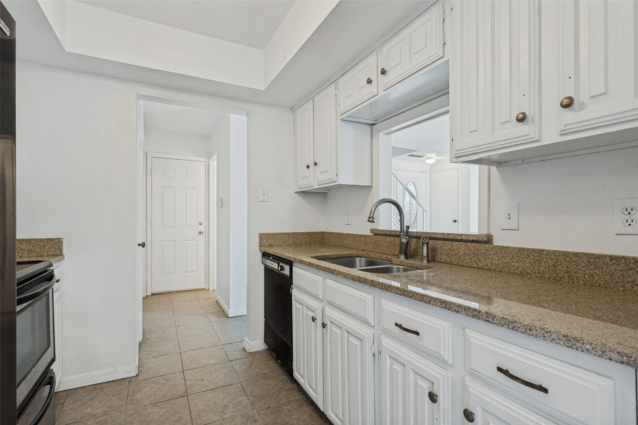 Single Family Residence For Sale in Dallas County , 2820 Southern Cross Drive, Garland, Texas 75044, 3 Bedroom, 3 Bathroom, 2 Garage spaces, 1,382 Sqft, built in 1978, mls#21402480, Real Estate Agent in Garland, Homes For Sale in Dallas county, Homes For Sale in Garland, Realtor in Garland Texas, Real Estate Brokerage Independent Realty Texas, Luminita Cordes Realtor