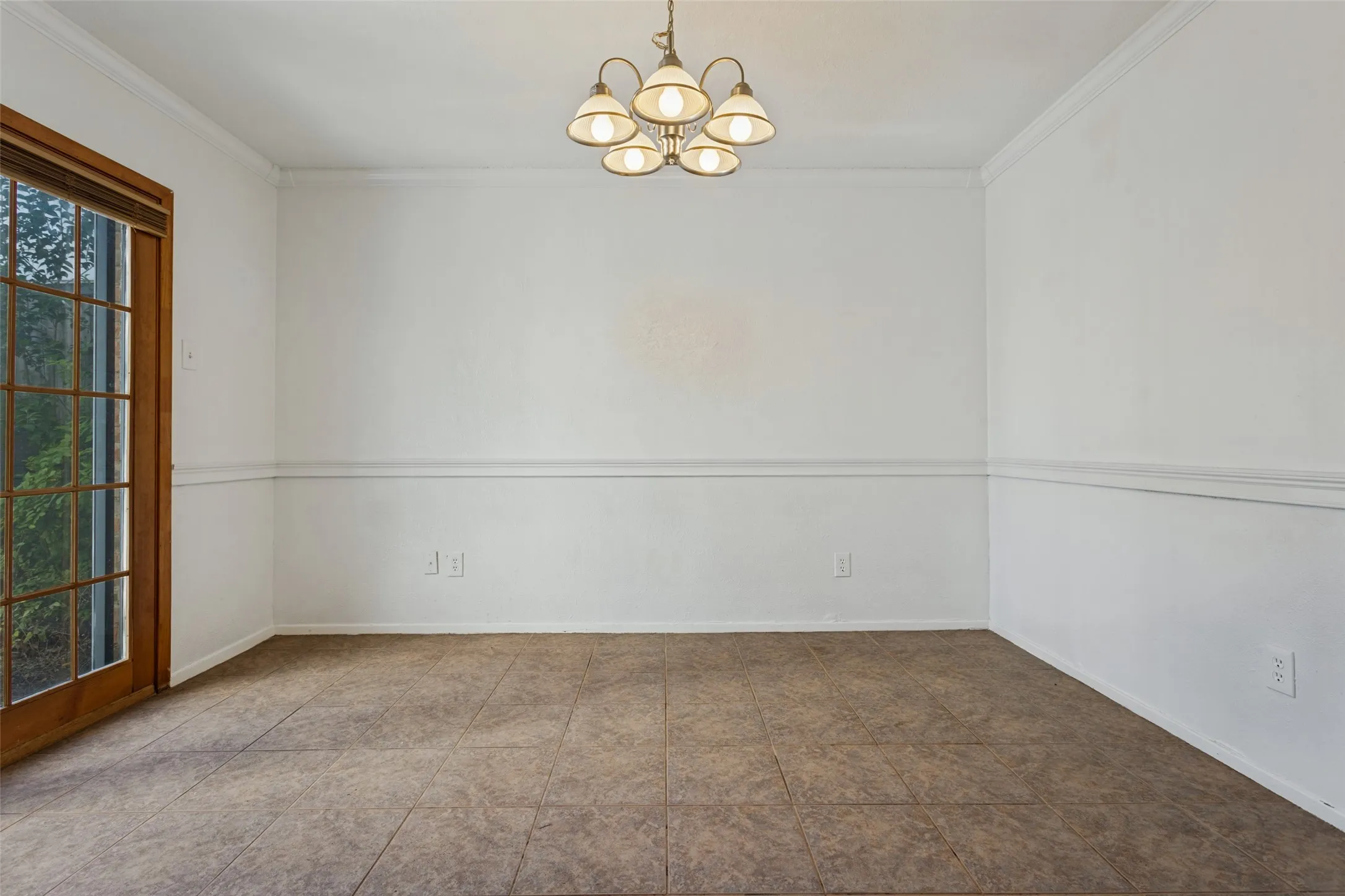 Single Family Residence For Sale in Dallas County , 2820 Southern Cross Drive, Garland, Texas 75044, 3 Bedroom, 3 Bathroom, 2 Garage spaces, 1,382 Sqft, built in 1978, mls#21402480, Real Estate Agent in Garland, Homes For Sale in Dallas county, Homes For Sale in Garland, Realtor in Garland Texas, Real Estate Brokerage Independent Realty Texas, Luminita Cordes Realtor