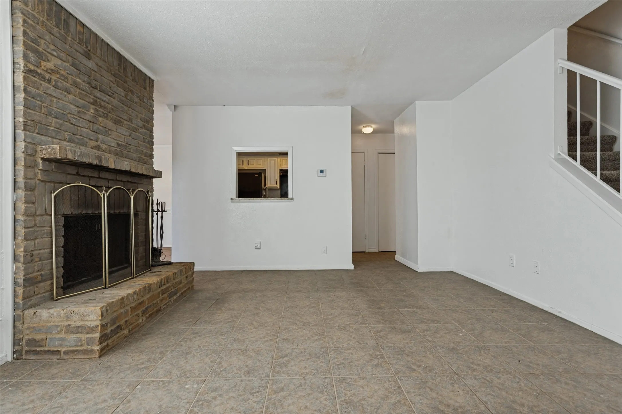 Single Family Residence For Sale in Dallas County , 2820 Southern Cross Drive, Garland, Texas 75044, 3 Bedroom, 3 Bathroom, 2 Garage spaces, 1,382 Sqft, built in 1978, mls#21402480, Real Estate Agent in Garland, Homes For Sale in Dallas county, Homes For Sale in Garland, Realtor in Garland Texas, Real Estate Brokerage Independent Realty Texas, Luminita Cordes Realtor
