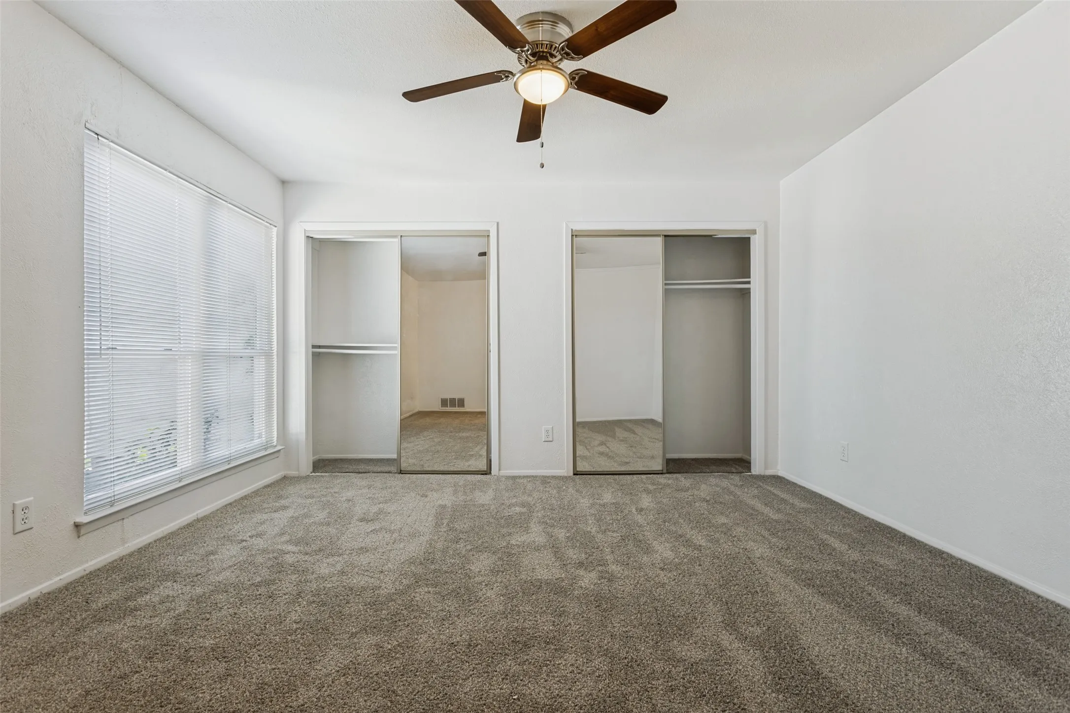 Single Family Residence For Sale in Dallas County , 2820 Southern Cross Drive, Garland, Texas 75044, 3 Bedroom, 3 Bathroom, 2 Garage spaces, 1,382 Sqft, built in 1978, mls#21402480, Real Estate Agent in Garland, Homes For Sale in Dallas county, Homes For Sale in Garland, Realtor in Garland Texas, Real Estate Brokerage Independent Realty Texas, Luminita Cordes Realtor