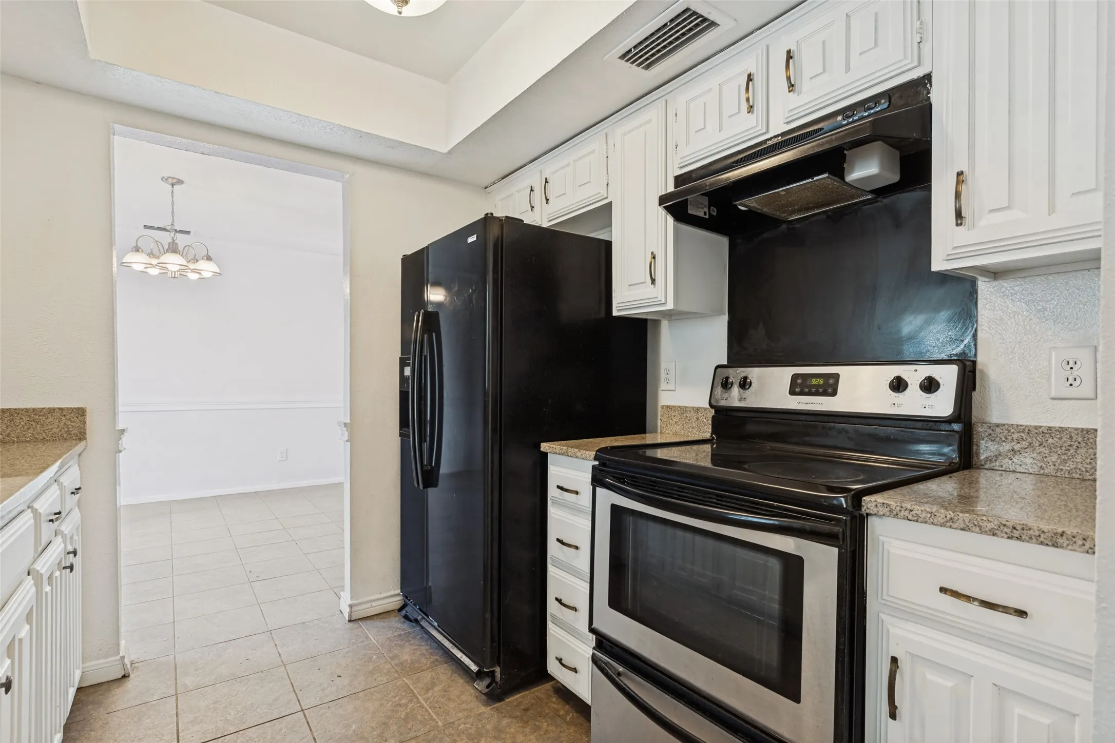 Single Family Residence For Sale in Dallas County , 2820 Southern Cross Drive, Garland, Texas 75044, 3 Bedroom, 3 Bathroom, 2 Garage spaces, 1,382 Sqft, built in 1978, mls#21402480, Real Estate Agent in Garland, Homes For Sale in Dallas county, Homes For Sale in Garland, Realtor in Garland Texas, Real Estate Brokerage Independent Realty Texas, Luminita Cordes Realtor