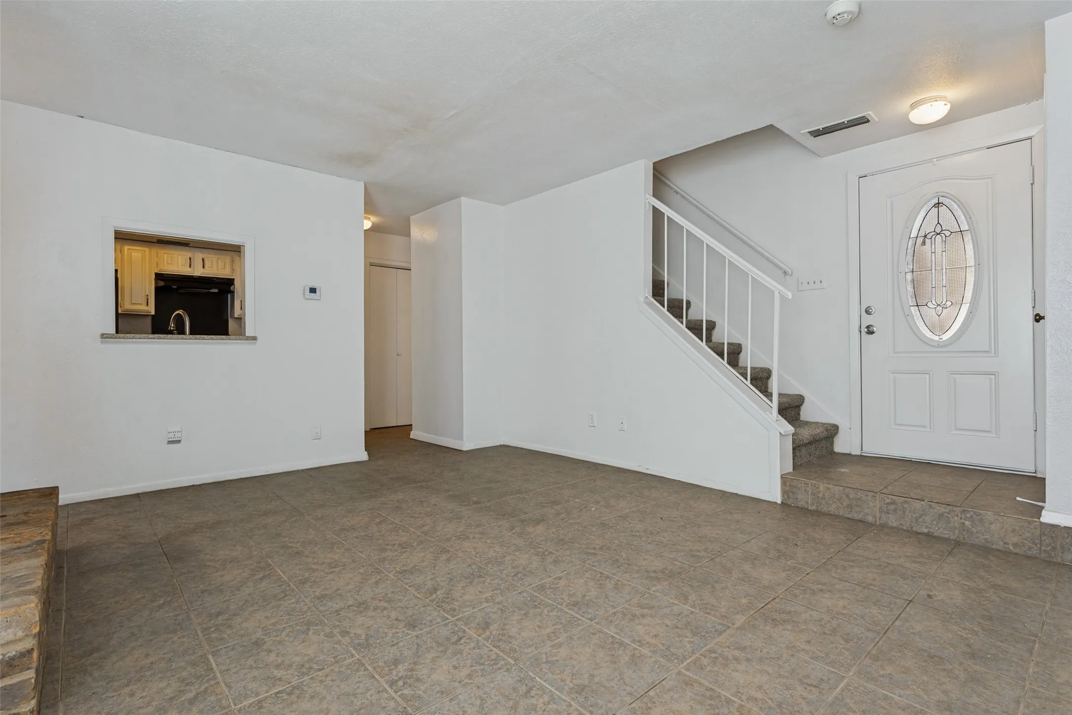 Single Family Residence For Sale in Dallas County , 2820 Southern Cross Drive, Garland, Texas 75044, 3 Bedroom, 3 Bathroom, 2 Garage spaces, 1,382 Sqft, built in 1978, mls#21402480, Real Estate Agent in Garland, Homes For Sale in Dallas county, Homes For Sale in Garland, Realtor in Garland Texas, Real Estate Brokerage Independent Realty Texas, Luminita Cordes Realtor