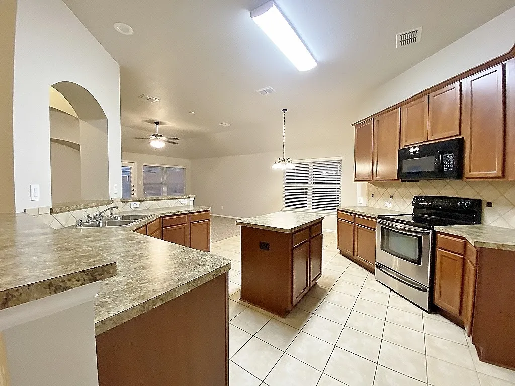 Single Family Residence For Rent in Denton County , 2400 Miranda Place, Denton, Texas 76210, 3 Bedroom, 2 Bathroom, 2 Garage spaces, 1,850 Sqft, built in 2008, mls#21402482, Real Estate Agent in Denton, Homes For Rent in Denton county, Homes For Rent in Denton, Realtor in Denton Texas, Real Estate Brokerage Independent Realty Texas, Luminita Cordes Realtor