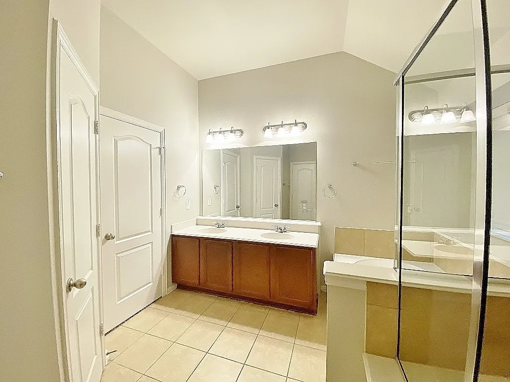 Single Family Residence For Rent in Denton County , 2400 Miranda Place, Denton, Texas 76210, 3 Bedroom, 2 Bathroom, 2 Garage spaces, 1,850 Sqft, built in 2008, mls#21402482, Real Estate Agent in Denton, Homes For Rent in Denton county, Homes For Rent in Denton, Realtor in Denton Texas, Real Estate Brokerage Independent Realty Texas, Luminita Cordes Realtor