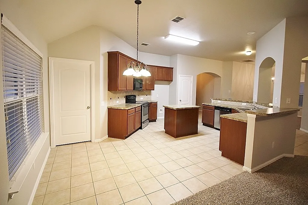 Single Family Residence For Rent in Denton County , 2400 Miranda Place, Denton, Texas 76210, 3 Bedroom, 2 Bathroom, 2 Garage spaces, 1,850 Sqft, built in 2008, mls#21402482, Real Estate Agent in Denton, Homes For Rent in Denton county, Homes For Rent in Denton, Realtor in Denton Texas, Real Estate Brokerage Independent Realty Texas, Luminita Cordes Realtor