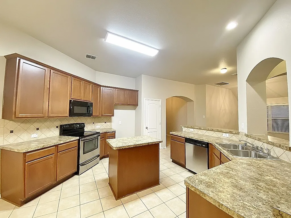 Single Family Residence For Rent in Denton County , 2400 Miranda Place, Denton, Texas 76210, 3 Bedroom, 2 Bathroom, 2 Garage spaces, 1,850 Sqft, built in 2008, mls#21402482, Real Estate Agent in Denton, Homes For Rent in Denton county, Homes For Rent in Denton, Realtor in Denton Texas, Real Estate Brokerage Independent Realty Texas, Luminita Cordes Realtor
