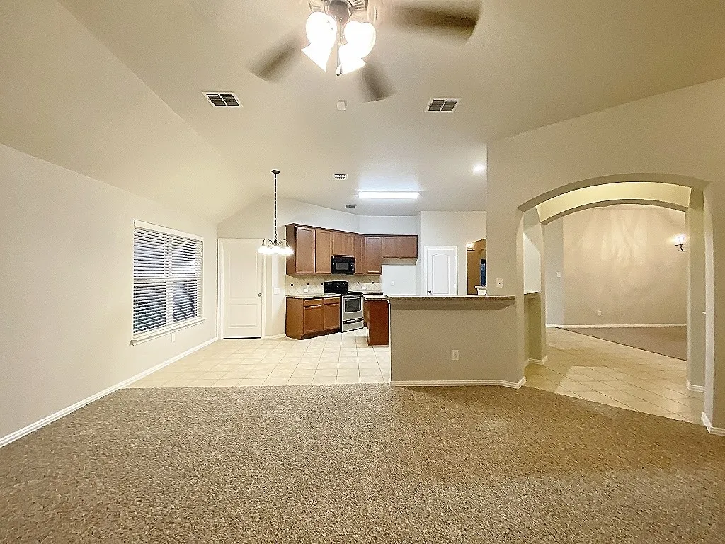 Single Family Residence For Rent in Denton County , 2400 Miranda Place, Denton, Texas 76210, 3 Bedroom, 2 Bathroom, 2 Garage spaces, 1,850 Sqft, built in 2008, mls#21402482, Real Estate Agent in Denton, Homes For Rent in Denton county, Homes For Rent in Denton, Realtor in Denton Texas, Real Estate Brokerage Independent Realty Texas, Luminita Cordes Realtor
