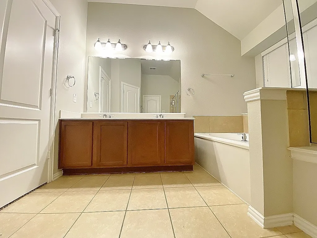 Single Family Residence For Rent in Denton County , 2400 Miranda Place, Denton, Texas 76210, 3 Bedroom, 2 Bathroom, 2 Garage spaces, 1,850 Sqft, built in 2008, mls#21402482, Real Estate Agent in Denton, Homes For Rent in Denton county, Homes For Rent in Denton, Realtor in Denton Texas, Real Estate Brokerage Independent Realty Texas, Luminita Cordes Realtor