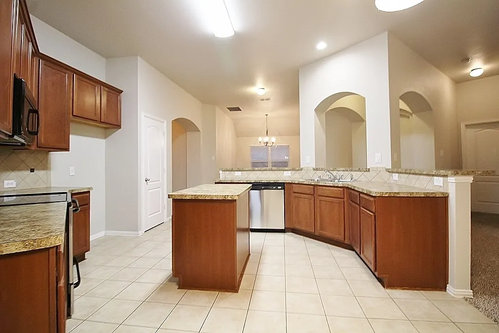 Single Family Residence For Rent in Denton County , 2400 Miranda Place, Denton, Texas 76210, 3 Bedroom, 2 Bathroom, 2 Garage spaces, 1,850 Sqft, built in 2008, mls#21402482, Real Estate Agent in Denton, Homes For Rent in Denton county, Homes For Rent in Denton, Realtor in Denton Texas, Real Estate Brokerage Independent Realty Texas, Luminita Cordes Realtor