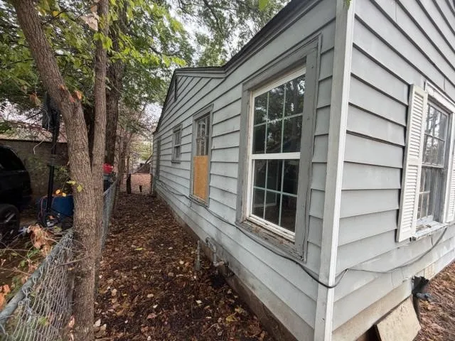 Single Family Residence For Sale in Tarrant County , 3532 Pioneer Street, Fort Worth, Texas 76119, 3 Bedroom, 2 Bathroom, Garage spaces, 939 Sqft, built in 1950, mls#21401474, Real Estate Agent in Fort Worth, Homes For Sale in Tarrant county, Homes For Sale in Fort Worth, Realtor in Fort Worth Texas, Real Estate Brokerage Independent Realty Texas, Luminita Cordes Realtor
