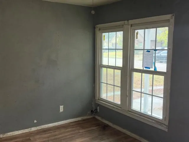 Single Family Residence For Sale in Tarrant County , 3532 Pioneer Street, Fort Worth, Texas 76119, 3 Bedroom, 2 Bathroom, Garage spaces, 939 Sqft, built in 1950, mls#21401474, Real Estate Agent in Fort Worth, Homes For Sale in Tarrant county, Homes For Sale in Fort Worth, Realtor in Fort Worth Texas, Real Estate Brokerage Independent Realty Texas, Luminita Cordes Realtor