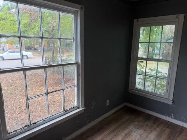 Single Family Residence For Sale in Tarrant County , 3532 Pioneer Street, Fort Worth, Texas 76119, 3 Bedroom, 2 Bathroom, Garage spaces, 939 Sqft, built in 1950, mls#21401474, Real Estate Agent in Fort Worth, Homes For Sale in Tarrant county, Homes For Sale in Fort Worth, Realtor in Fort Worth Texas, Real Estate Brokerage Independent Realty Texas, Luminita Cordes Realtor