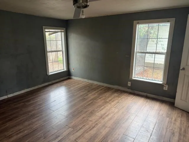 Single Family Residence For Sale in Tarrant County , 3532 Pioneer Street, Fort Worth, Texas 76119, 3 Bedroom, 2 Bathroom, Garage spaces, 939 Sqft, built in 1950, mls#21401474, Real Estate Agent in Fort Worth, Homes For Sale in Tarrant county, Homes For Sale in Fort Worth, Realtor in Fort Worth Texas, Real Estate Brokerage Independent Realty Texas, Luminita Cordes Realtor