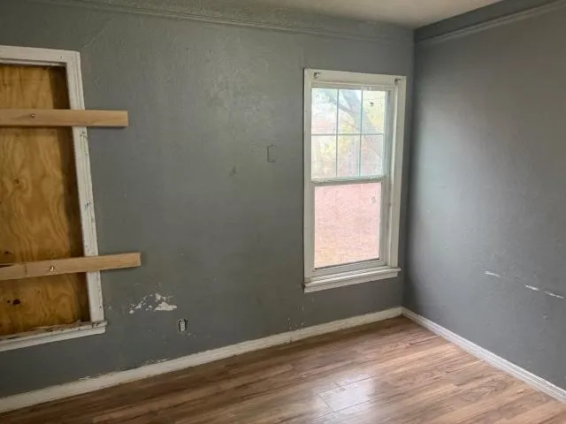 Single Family Residence For Sale in Tarrant County , 3532 Pioneer Street, Fort Worth, Texas 76119, 3 Bedroom, 2 Bathroom, Garage spaces, 939 Sqft, built in 1950, mls#21401474, Real Estate Agent in Fort Worth, Homes For Sale in Tarrant county, Homes For Sale in Fort Worth, Realtor in Fort Worth Texas, Real Estate Brokerage Independent Realty Texas, Luminita Cordes Realtor