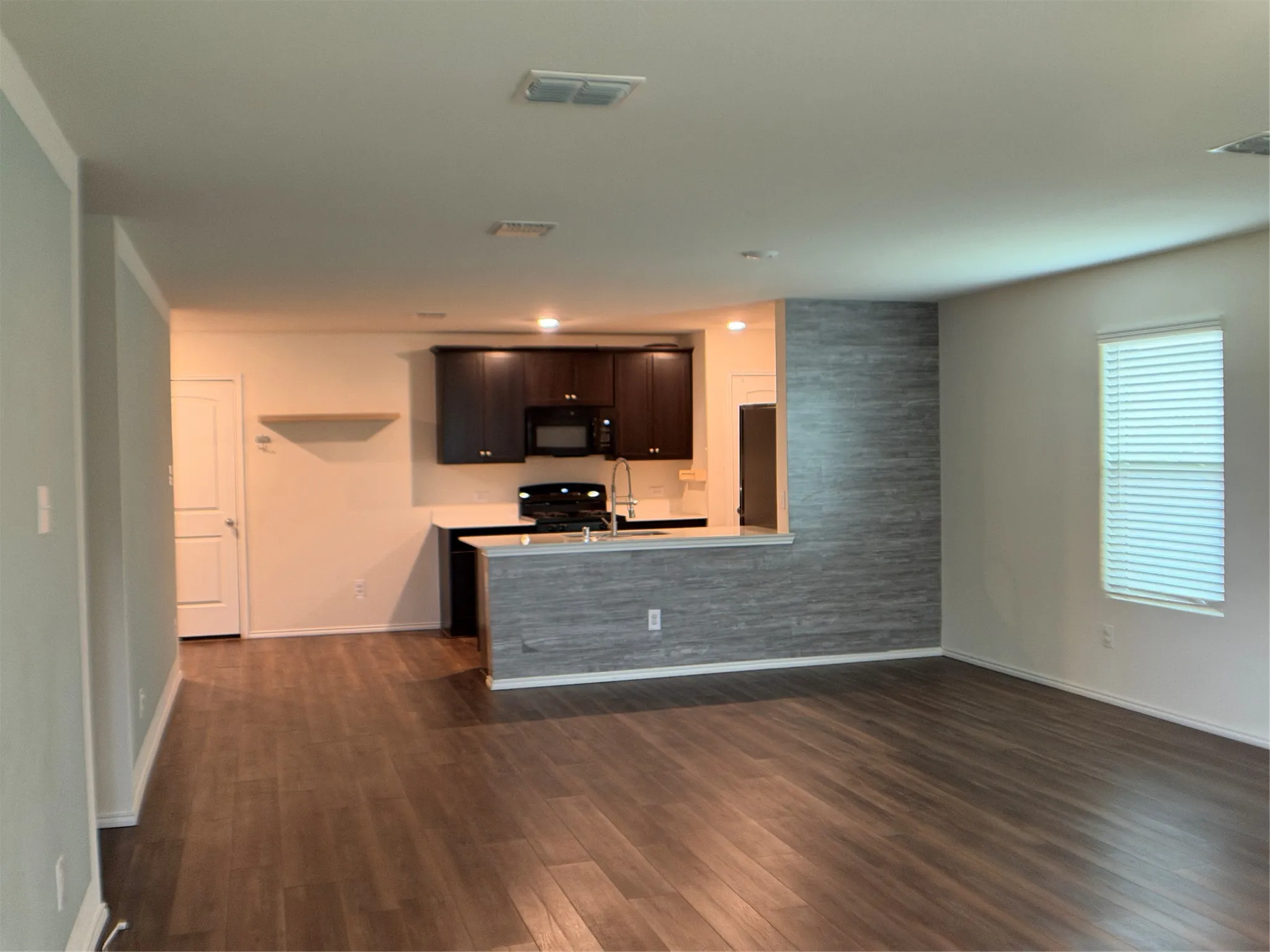 Single Family Residence For Rent in Collin County , 1602 Stonefield Drive, Anna, Texas 75409, 3 Bedroom, 2 Bathroom, 2 Garage spaces, 1,516 Sqft, built in 2020, mls#21402484, Real Estate Agent in Anna, Homes For Rent in Collin county, Homes For Rent in Anna, Realtor in Anna Texas, Real Estate Brokerage Independent Realty Texas, Luminita Cordes Realtor