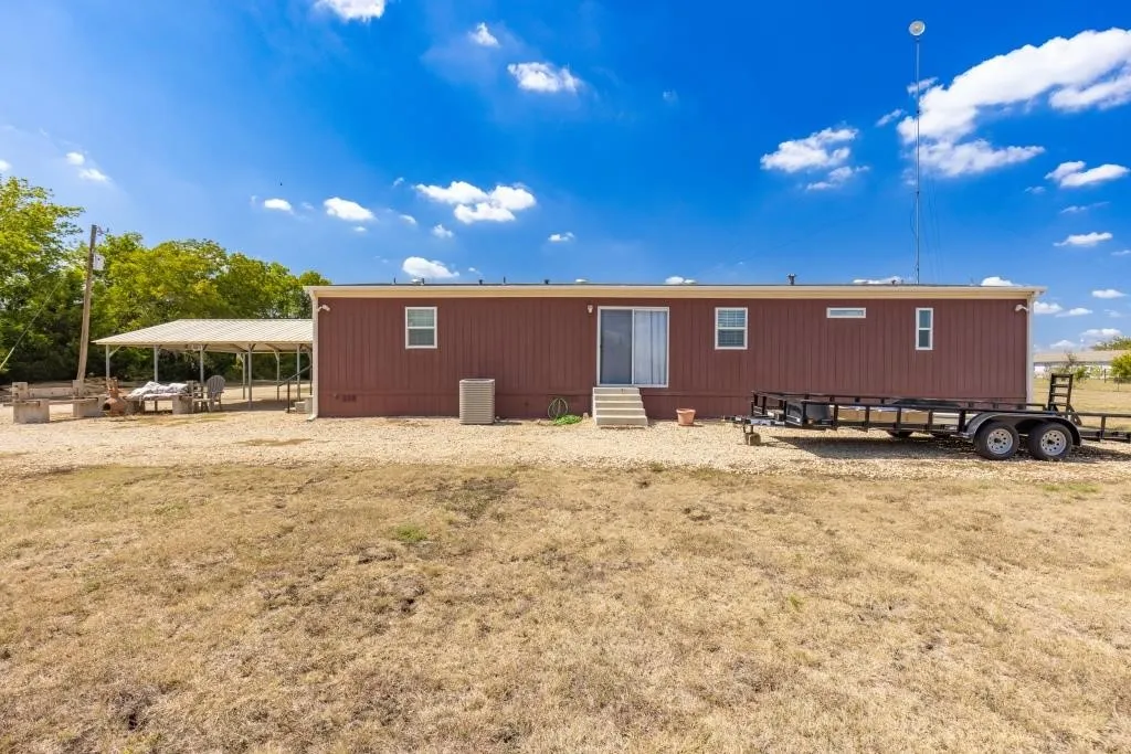 Mobile Home For Sale in Fannin County , 2418 FM 151, Whitewright, Texas 75491, 3 Bedroom, 2 Bathroom, 2 Garage spaces, 1,860 Sqft, built in 2017, mls#21401613, Real Estate Agent in Whitewright, Homes For Sale in Fannin county, Homes For Sale in Whitewright, Realtor in Whitewright Texas, Real Estate Brokerage Independent Realty Texas, Luminita Cordes Realtor