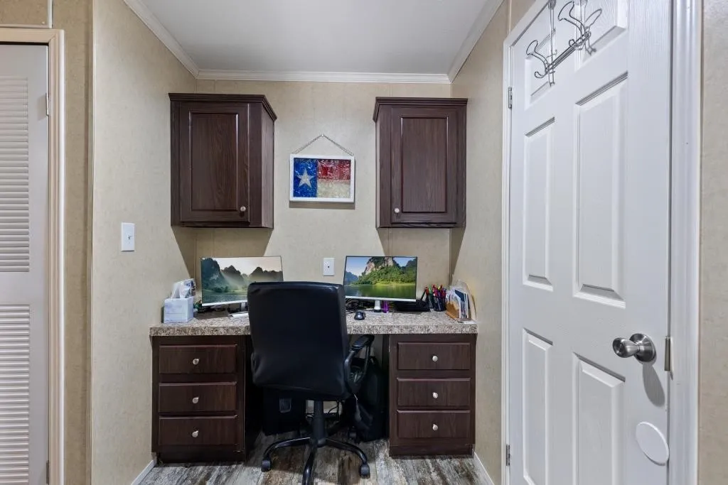 Mobile Home For Sale in Fannin County , 2418 FM 151, Whitewright, Texas 75491, 3 Bedroom, 2 Bathroom, 2 Garage spaces, 1,860 Sqft, built in 2017, mls#21401613, Real Estate Agent in Whitewright, Homes For Sale in Fannin county, Homes For Sale in Whitewright, Realtor in Whitewright Texas, Real Estate Brokerage Independent Realty Texas, Luminita Cordes Realtor
