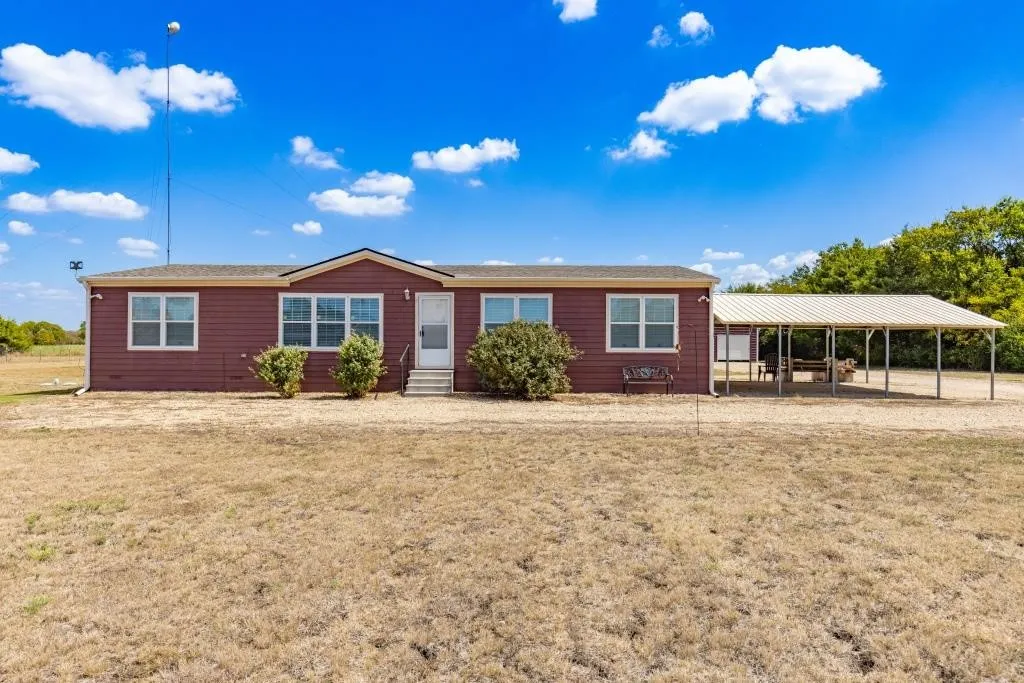 Mobile Home For Sale in Fannin County , 2418 FM 151, Whitewright, Texas 75491, 3 Bedroom, 2 Bathroom, 2 Garage spaces, 1,860 Sqft, built in 2017, mls#21401613, Real Estate Agent in Whitewright, Homes For Sale in Fannin county, Homes For Sale in Whitewright, Realtor in Whitewright Texas, Real Estate Brokerage Independent Realty Texas, Luminita Cordes Realtor