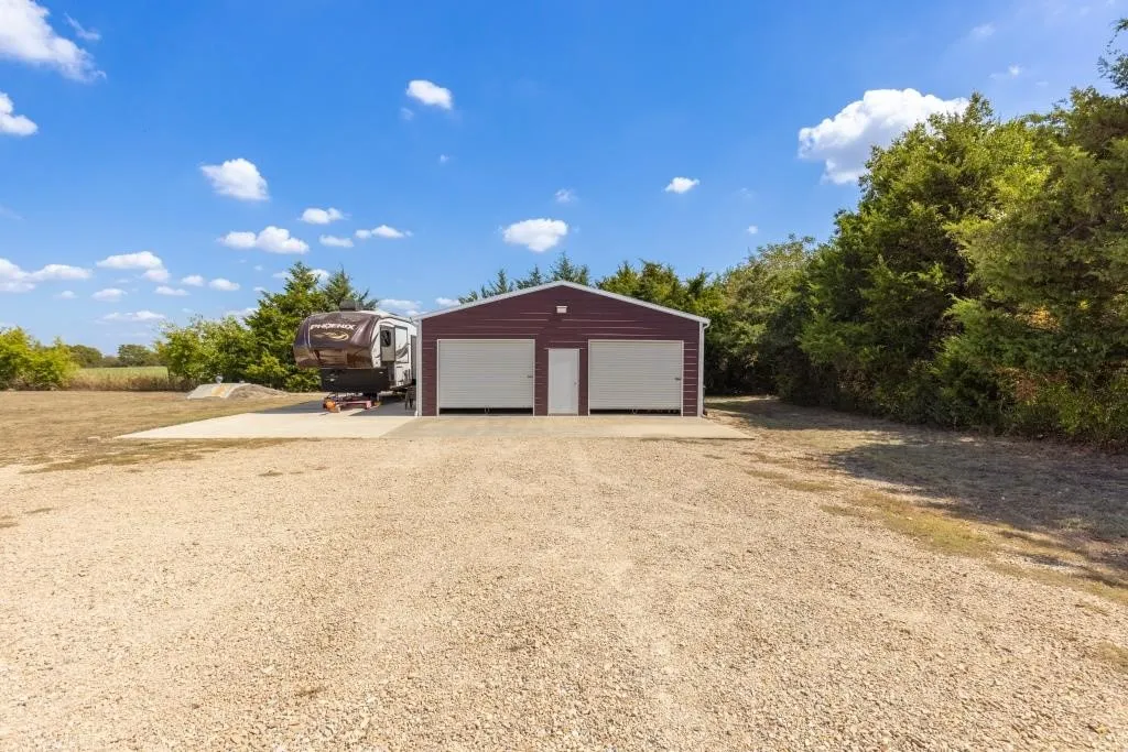 Mobile Home For Sale in Fannin County , 2418 FM 151, Whitewright, Texas 75491, 3 Bedroom, 2 Bathroom, 2 Garage spaces, 1,860 Sqft, built in 2017, mls#21401613, Real Estate Agent in Whitewright, Homes For Sale in Fannin county, Homes For Sale in Whitewright, Realtor in Whitewright Texas, Real Estate Brokerage Independent Realty Texas, Luminita Cordes Realtor