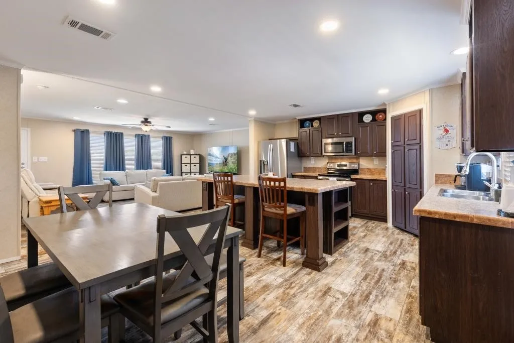 Mobile Home For Sale in Fannin County , 2418 FM 151, Whitewright, Texas 75491, 3 Bedroom, 2 Bathroom, 2 Garage spaces, 1,860 Sqft, built in 2017, mls#21401613, Real Estate Agent in Whitewright, Homes For Sale in Fannin county, Homes For Sale in Whitewright, Realtor in Whitewright Texas, Real Estate Brokerage Independent Realty Texas, Luminita Cordes Realtor