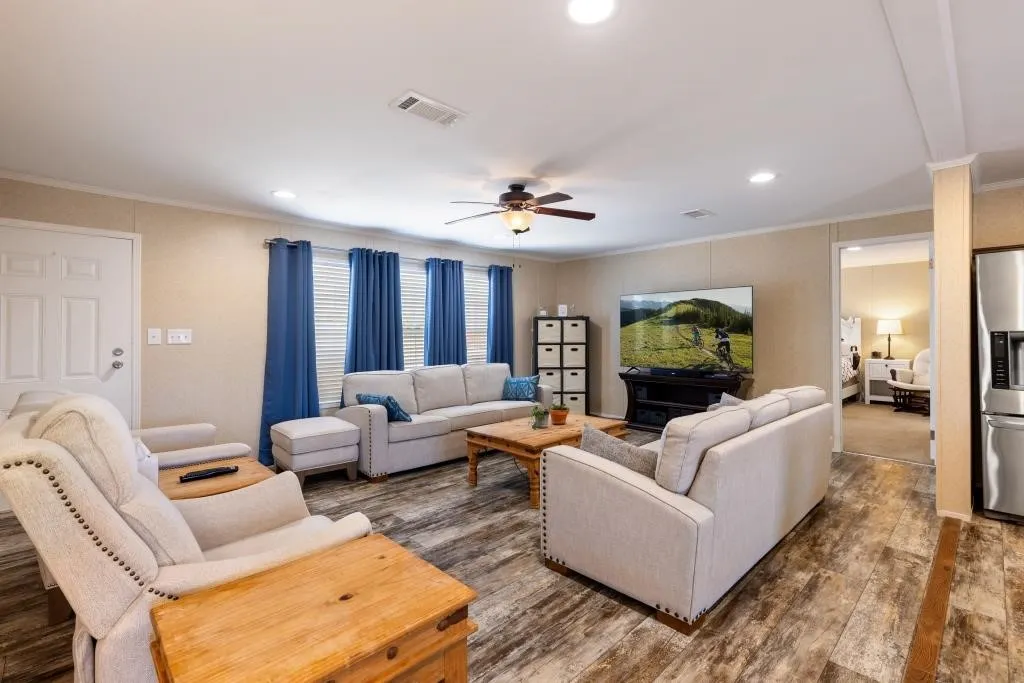 Mobile Home For Sale in Fannin County , 2418 FM 151, Whitewright, Texas 75491, 3 Bedroom, 2 Bathroom, 2 Garage spaces, 1,860 Sqft, built in 2017, mls#21401613, Real Estate Agent in Whitewright, Homes For Sale in Fannin county, Homes For Sale in Whitewright, Realtor in Whitewright Texas, Real Estate Brokerage Independent Realty Texas, Luminita Cordes Realtor