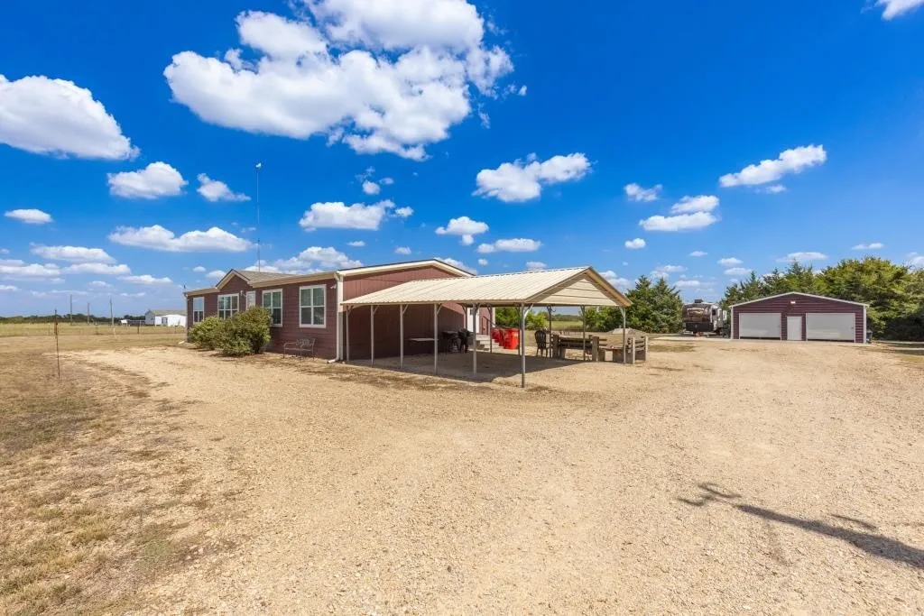Mobile Home For Sale in Fannin County , 2418 FM 151, Whitewright, Texas 75491, 3 Bedroom, 2 Bathroom, 2 Garage spaces, 1,860 Sqft, built in 2017, mls#21401613, Real Estate Agent in Whitewright, Homes For Sale in Fannin county, Homes For Sale in Whitewright, Realtor in Whitewright Texas, Real Estate Brokerage Independent Realty Texas, Luminita Cordes Realtor
