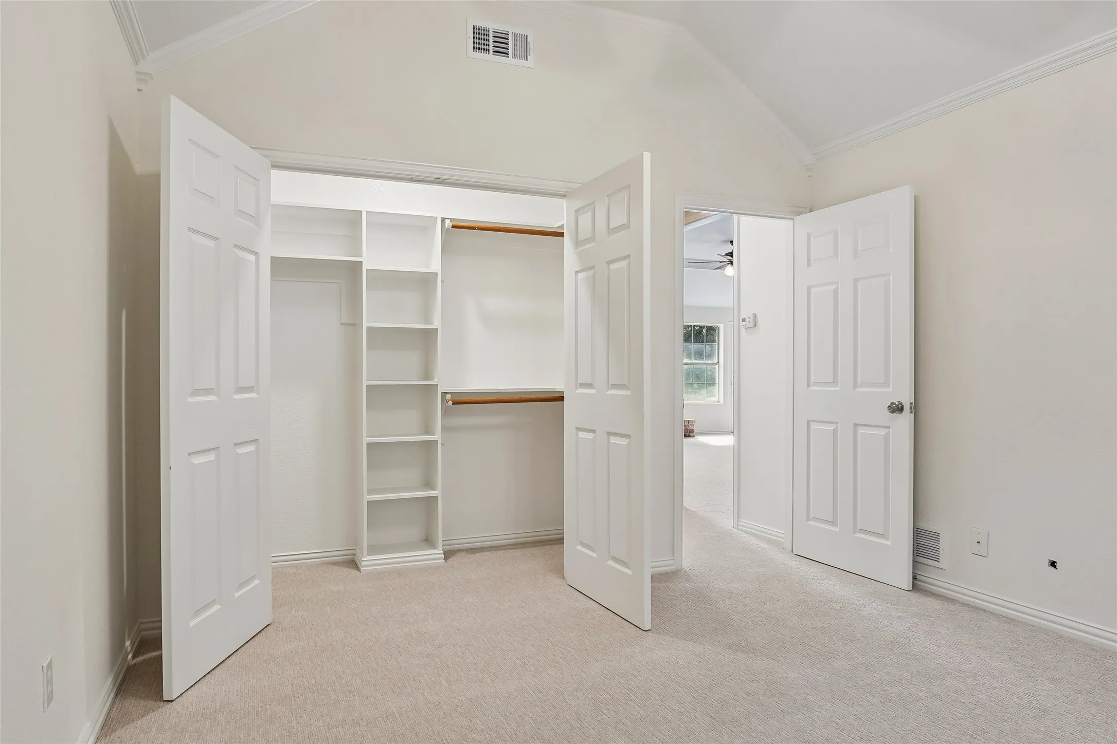 Single Family Residence For Sale in Denton County , 1570 Karen Drive, Argyle, Texas 76226, 3 Bedroom, 3 Bathroom, 2 Garage spaces, 2,271 Sqft, built in 1995, mls#21402472, Real Estate Agent in Argyle, Homes For Sale in Denton county, Homes For Sale in Argyle, Realtor in Argyle Texas, Real Estate Brokerage Independent Realty Texas, Luminita Cordes Realtor