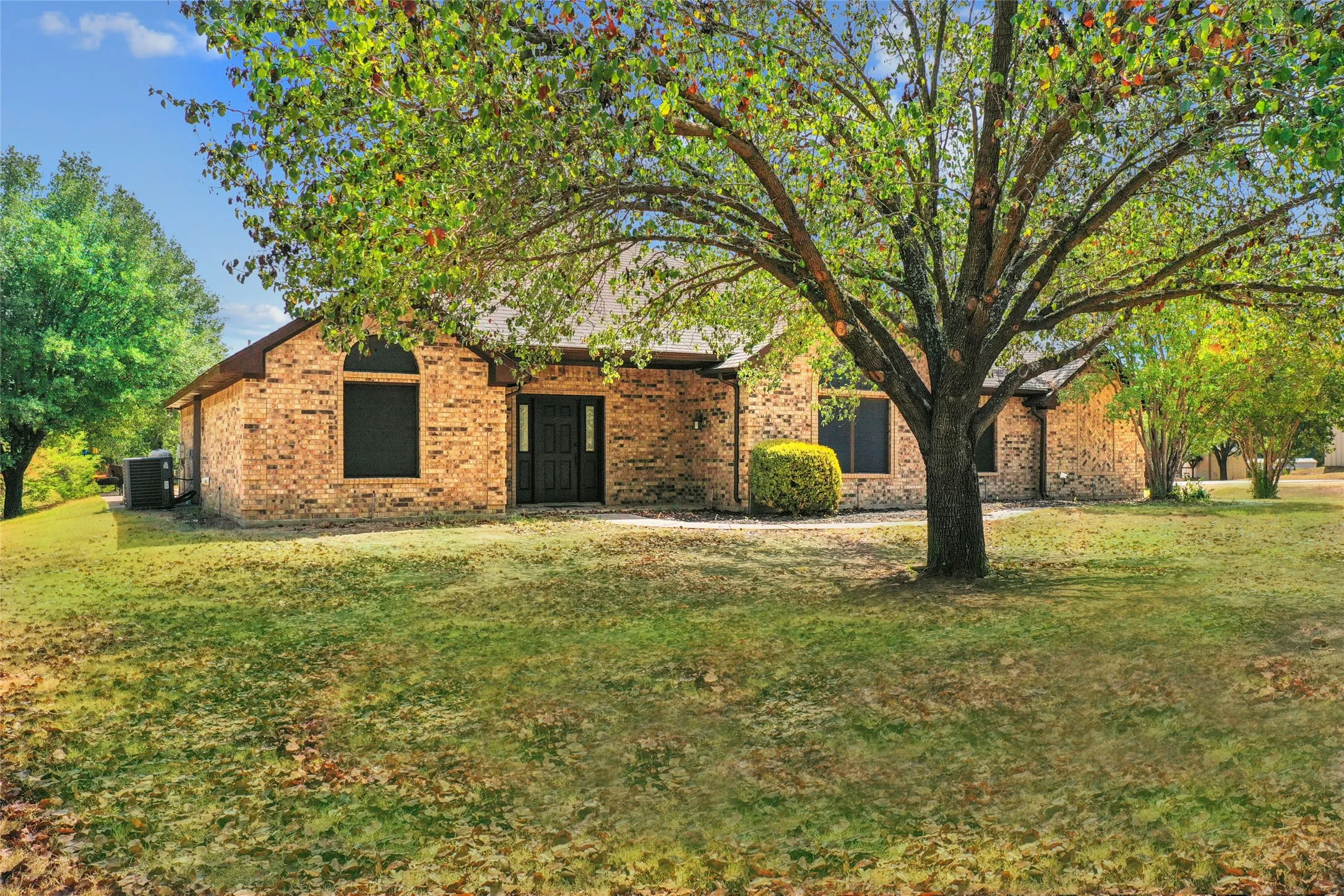 Single Family Residence For Sale in Denton County , 1570 Karen Drive, Argyle, Texas 76226, 3 Bedroom, 3 Bathroom, 2 Garage spaces, 2,271 Sqft, built in 1995, mls#21402472, Real Estate Agent in Argyle, Homes For Sale in Denton county, Homes For Sale in Argyle, Realtor in Argyle Texas, Real Estate Brokerage Independent Realty Texas, Luminita Cordes Realtor