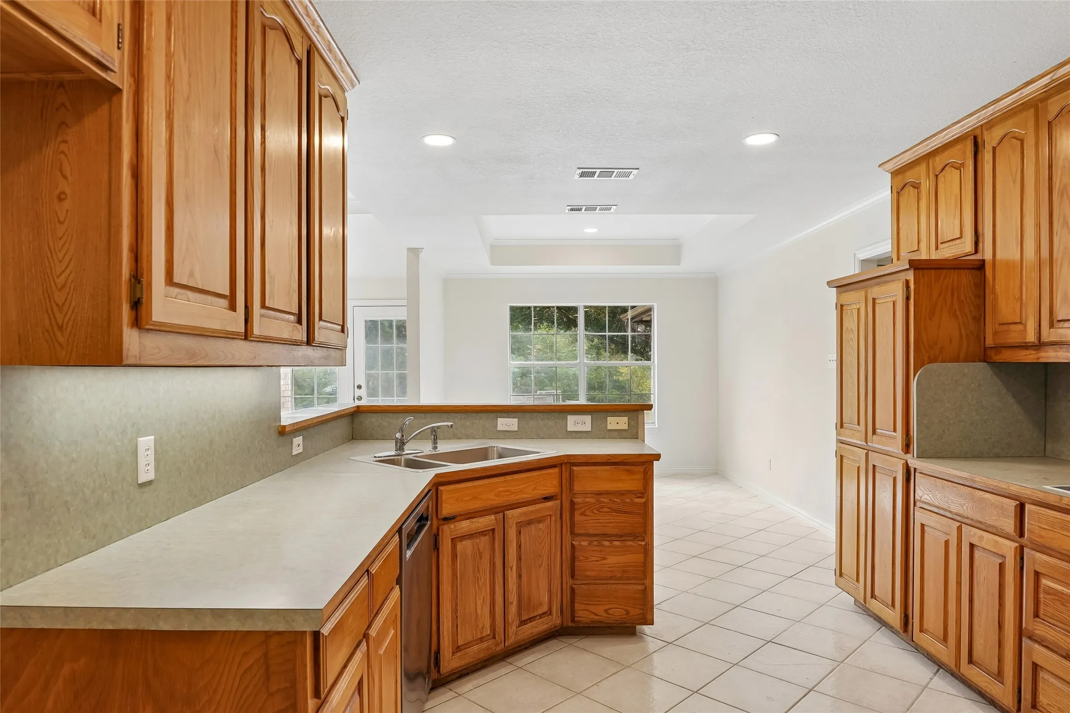 Single Family Residence For Sale in Denton County , 1570 Karen Drive, Argyle, Texas 76226, 3 Bedroom, 3 Bathroom, 2 Garage spaces, 2,271 Sqft, built in 1995, mls#21402472, Real Estate Agent in Argyle, Homes For Sale in Denton county, Homes For Sale in Argyle, Realtor in Argyle Texas, Real Estate Brokerage Independent Realty Texas, Luminita Cordes Realtor