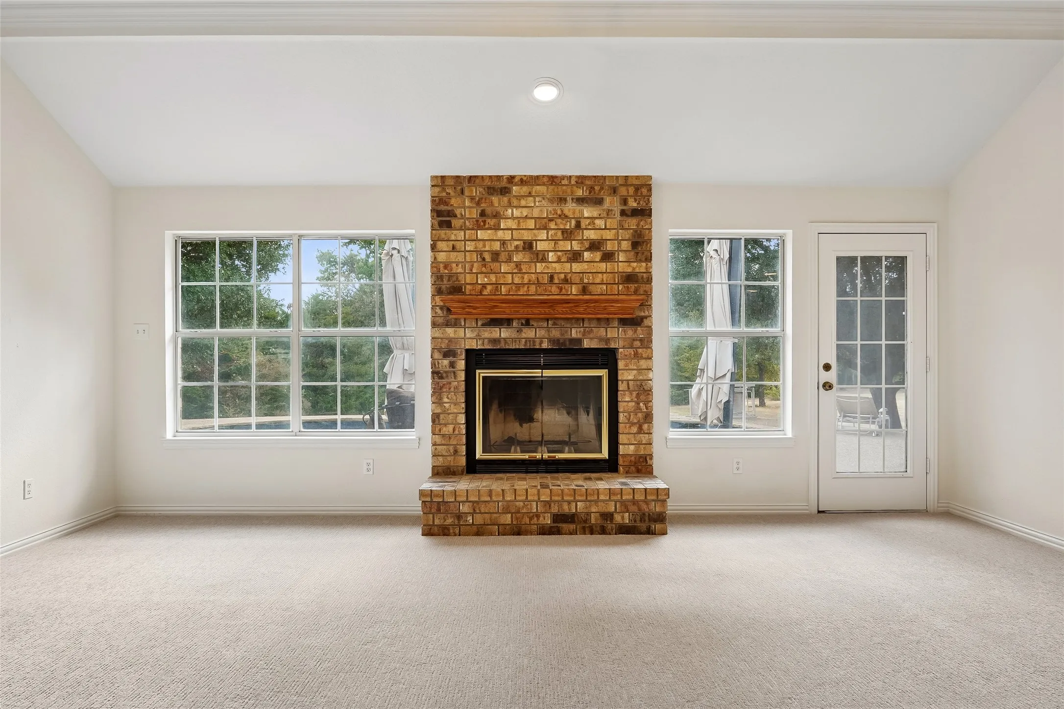 Single Family Residence For Sale in Denton County , 1570 Karen Drive, Argyle, Texas 76226, 3 Bedroom, 3 Bathroom, 2 Garage spaces, 2,271 Sqft, built in 1995, mls#21402472, Real Estate Agent in Argyle, Homes For Sale in Denton county, Homes For Sale in Argyle, Realtor in Argyle Texas, Real Estate Brokerage Independent Realty Texas, Luminita Cordes Realtor
