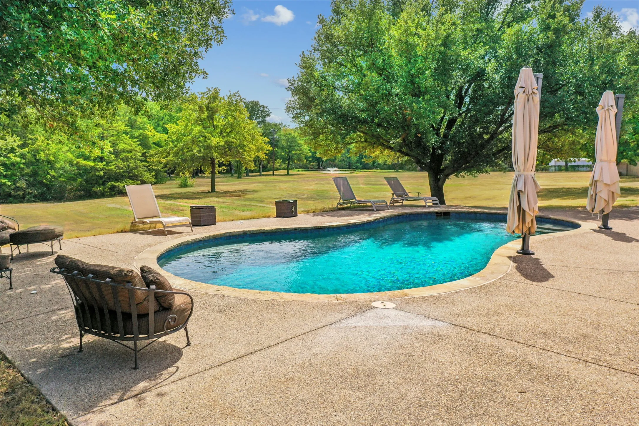 Single Family Residence For Sale in Denton County , 1570 Karen Drive, Argyle, Texas 76226, 3 Bedroom, 3 Bathroom, 2 Garage spaces, 2,271 Sqft, built in 1995, mls#21402472, Real Estate Agent in Argyle, Homes For Sale in Denton county, Homes For Sale in Argyle, Realtor in Argyle Texas, Real Estate Brokerage Independent Realty Texas, Luminita Cordes Realtor