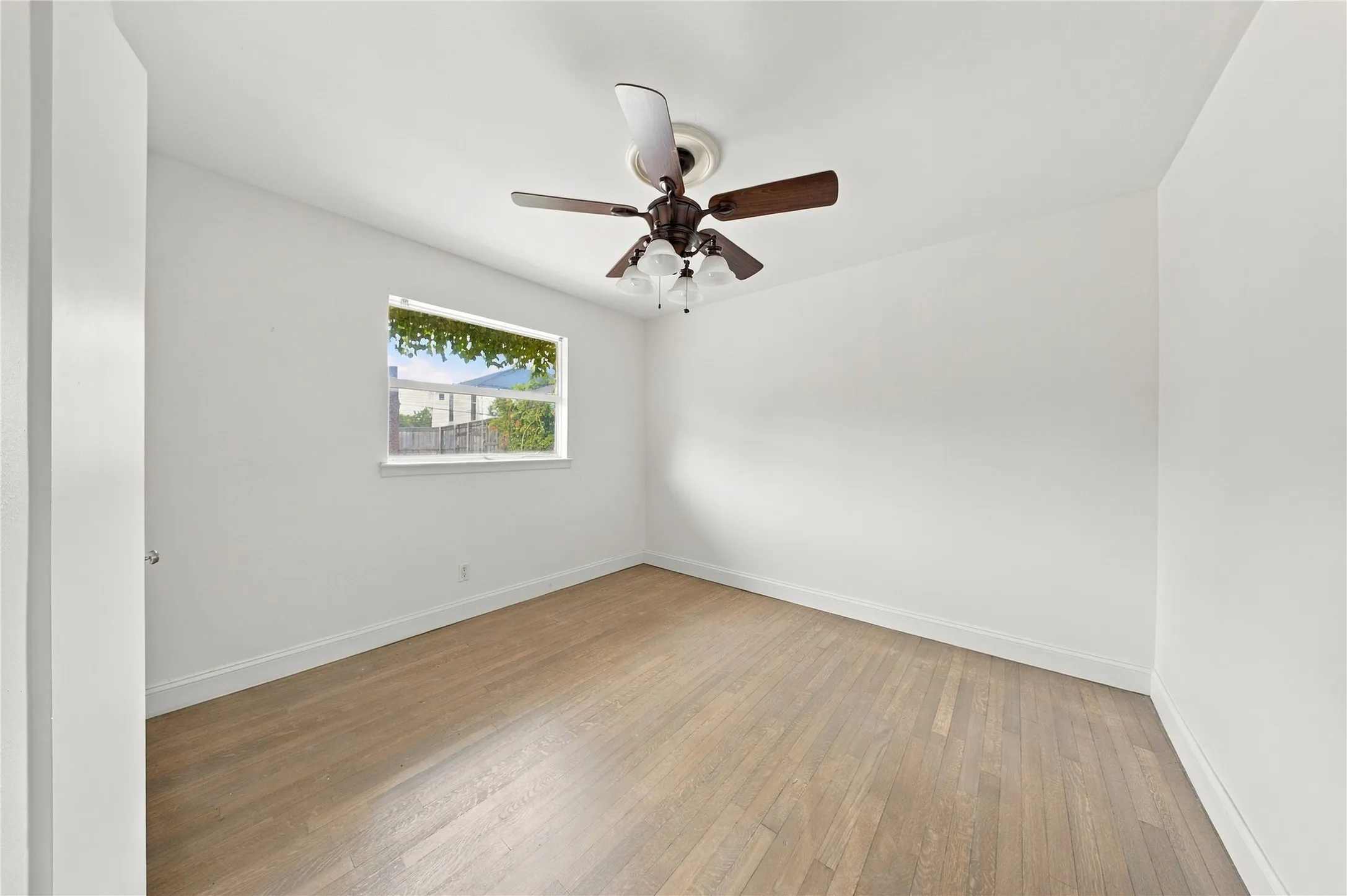 Single Family Residence For Sale in Dallas County , 3660 Warick Drive, Dallas, Texas 75229, 3 Bedroom, 2 Bathroom, 2 Garage spaces, 1,745 Sqft, built in 1956, mls#21399705, Real Estate Agent in Dallas, Homes For Sale in Dallas county, Homes For Sale in Dallas, Realtor in Dallas Texas, Real Estate Brokerage Independent Realty Texas, Luminita Cordes Realtor