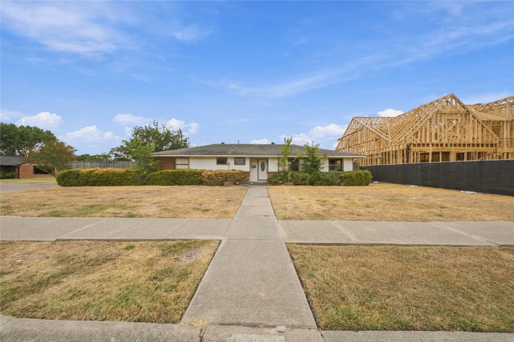 Single Family Residence For Sale in Dallas County , 3660 Warick Drive, Dallas, Texas 75229, 3 Bedroom, 2 Bathroom, 2 Garage spaces, 1,745 Sqft, built in 1956, mls#21399705, Real Estate Agent in Dallas, Homes For Sale in Dallas county, Homes For Sale in Dallas, Realtor in Dallas Texas, Real Estate Brokerage Independent Realty Texas, Luminita Cordes Realtor