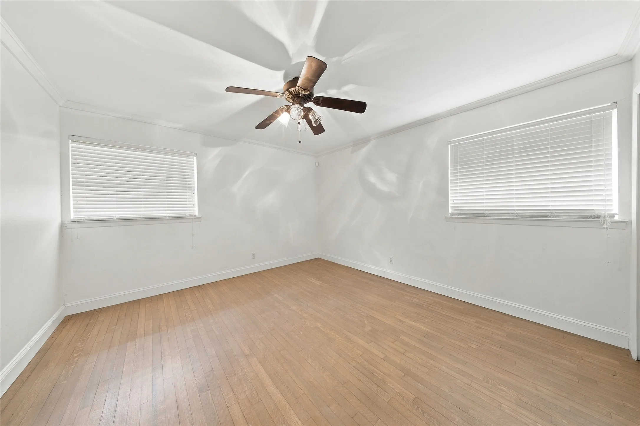 Single Family Residence For Sale in Dallas County , 3660 Warick Drive, Dallas, Texas 75229, 3 Bedroom, 2 Bathroom, 2 Garage spaces, 1,745 Sqft, built in 1956, mls#21399705, Real Estate Agent in Dallas, Homes For Sale in Dallas county, Homes For Sale in Dallas, Realtor in Dallas Texas, Real Estate Brokerage Independent Realty Texas, Luminita Cordes Realtor