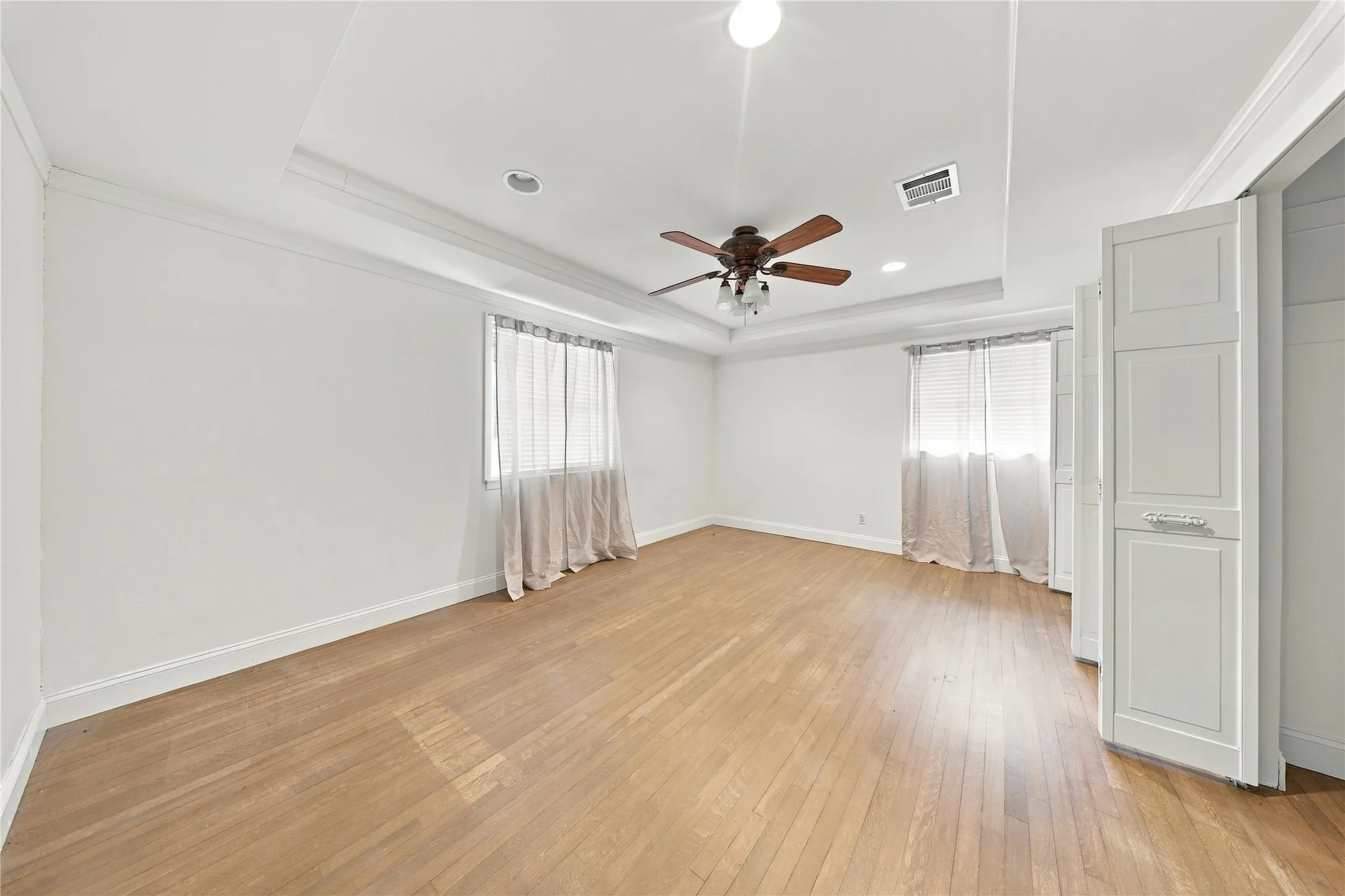 Single Family Residence For Sale in Dallas County , 3660 Warick Drive, Dallas, Texas 75229, 3 Bedroom, 2 Bathroom, 2 Garage spaces, 1,745 Sqft, built in 1956, mls#21399705, Real Estate Agent in Dallas, Homes For Sale in Dallas county, Homes For Sale in Dallas, Realtor in Dallas Texas, Real Estate Brokerage Independent Realty Texas, Luminita Cordes Realtor