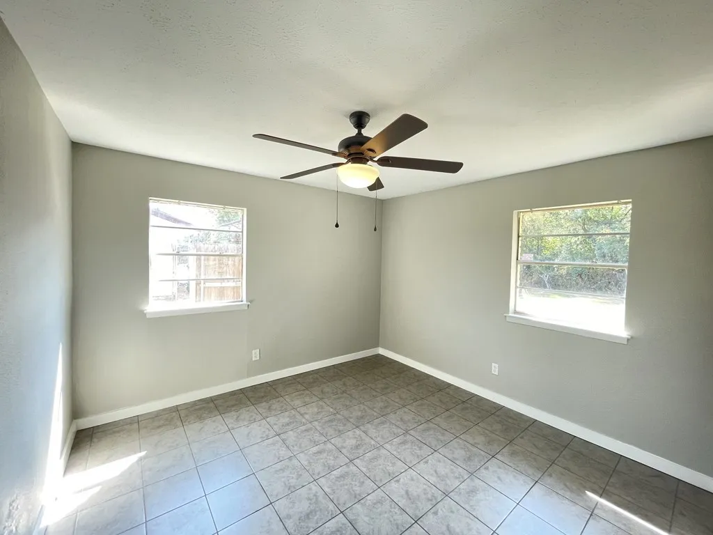 Single Family Residence For Sale in Henderson County , 615 Cherokee Trace, Athens, Texas 75751, 4 Bedroom, 2 Bathroom, Garage spaces, 2,069 Sqft, built in 1956, mls#21402488, Real Estate Agent in Athens, Homes For Sale in Henderson county, Homes For Sale in Athens, Realtor in Athens Texas, Real Estate Brokerage Independent Realty Texas, Luminita Cordes Realtor