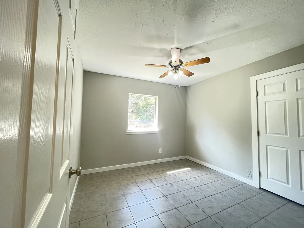 Single Family Residence For Sale in Henderson County , 615 Cherokee Trace, Athens, Texas 75751, 4 Bedroom, 2 Bathroom, Garage spaces, 2,069 Sqft, built in 1956, mls#21402488, Real Estate Agent in Athens, Homes For Sale in Henderson county, Homes For Sale in Athens, Realtor in Athens Texas, Real Estate Brokerage Independent Realty Texas, Luminita Cordes Realtor